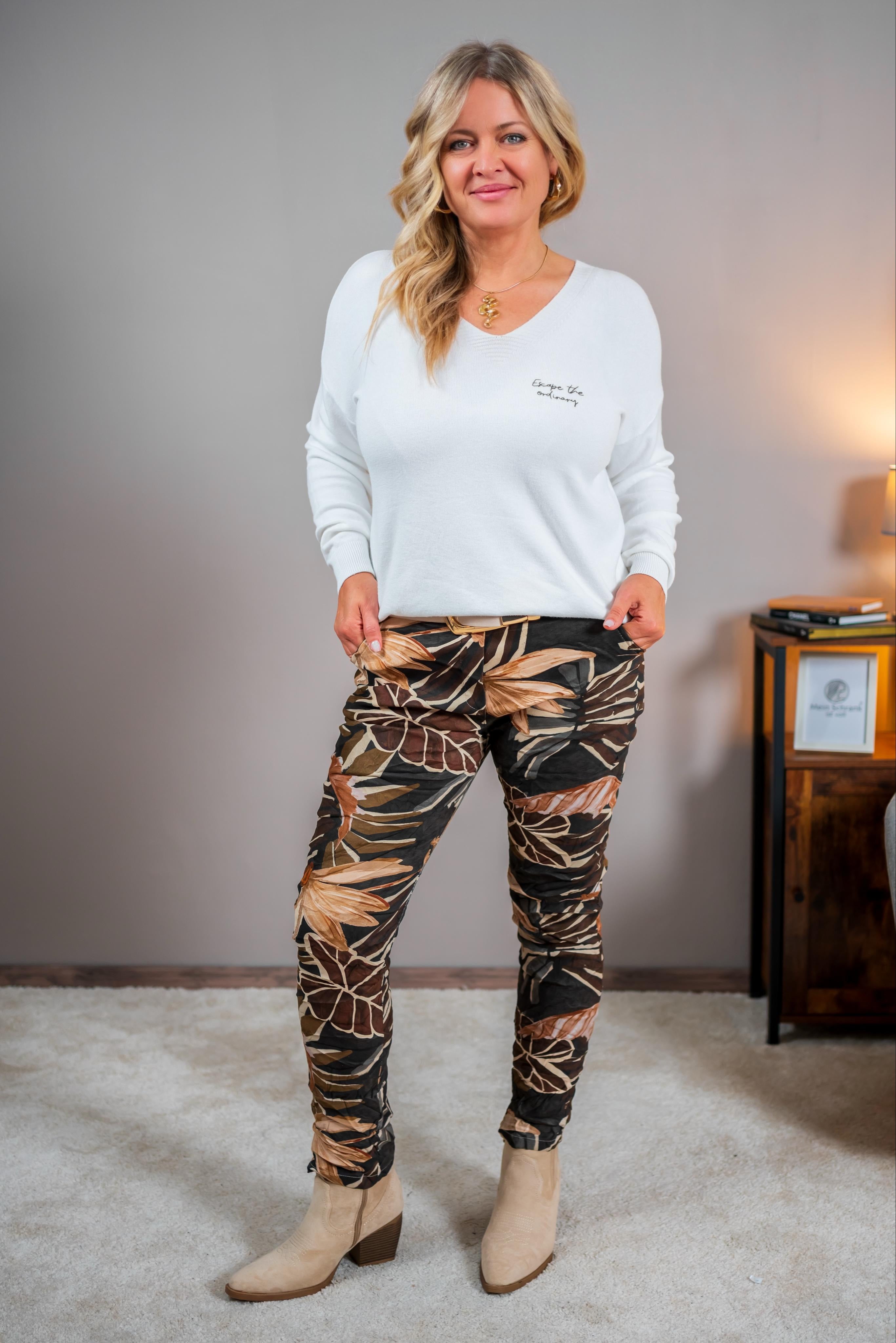 Viskose-Feinstrickpullover mit Schriftzug, ecru