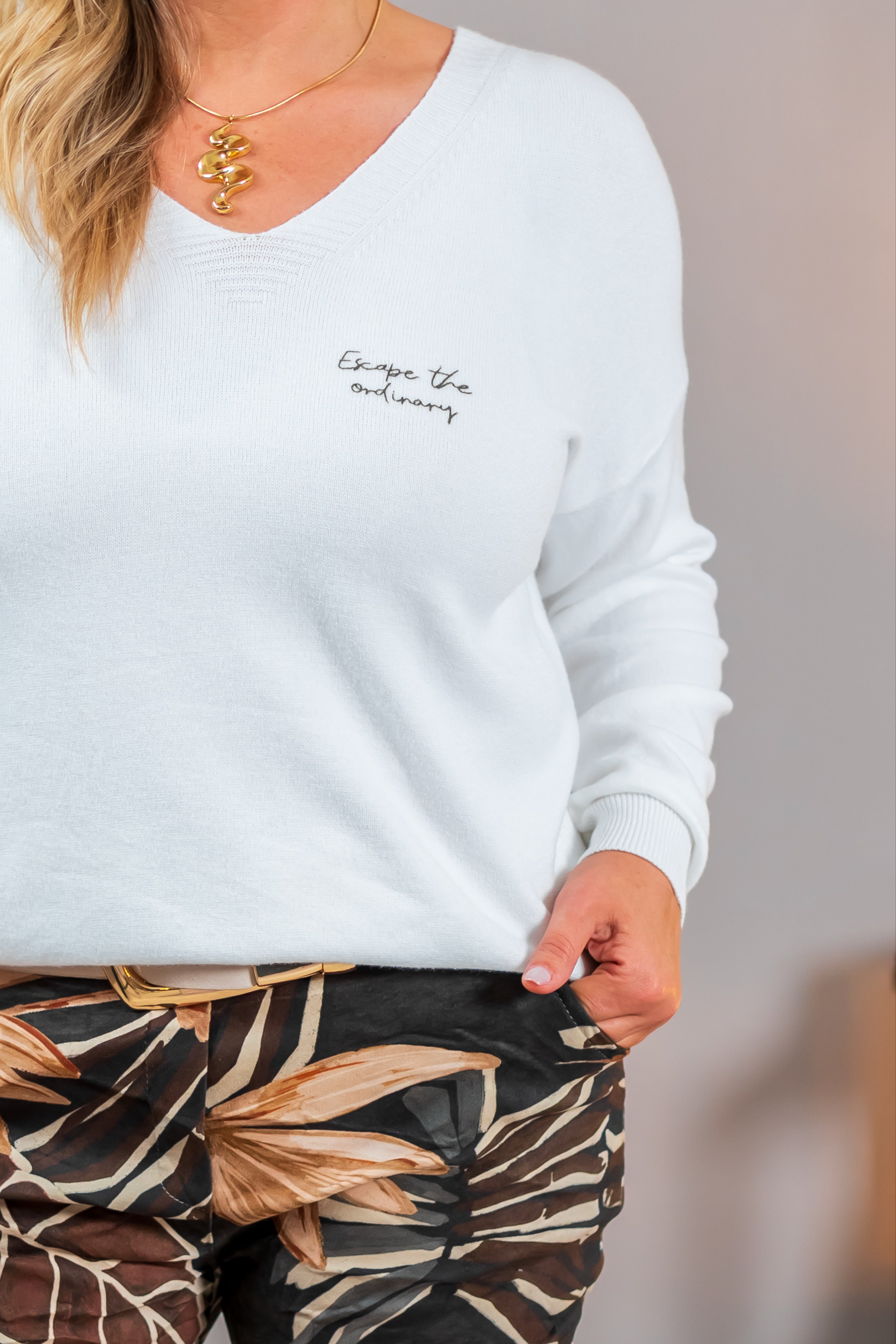 Viskose-Feinstrickpullover mit Schriftzug, ecru