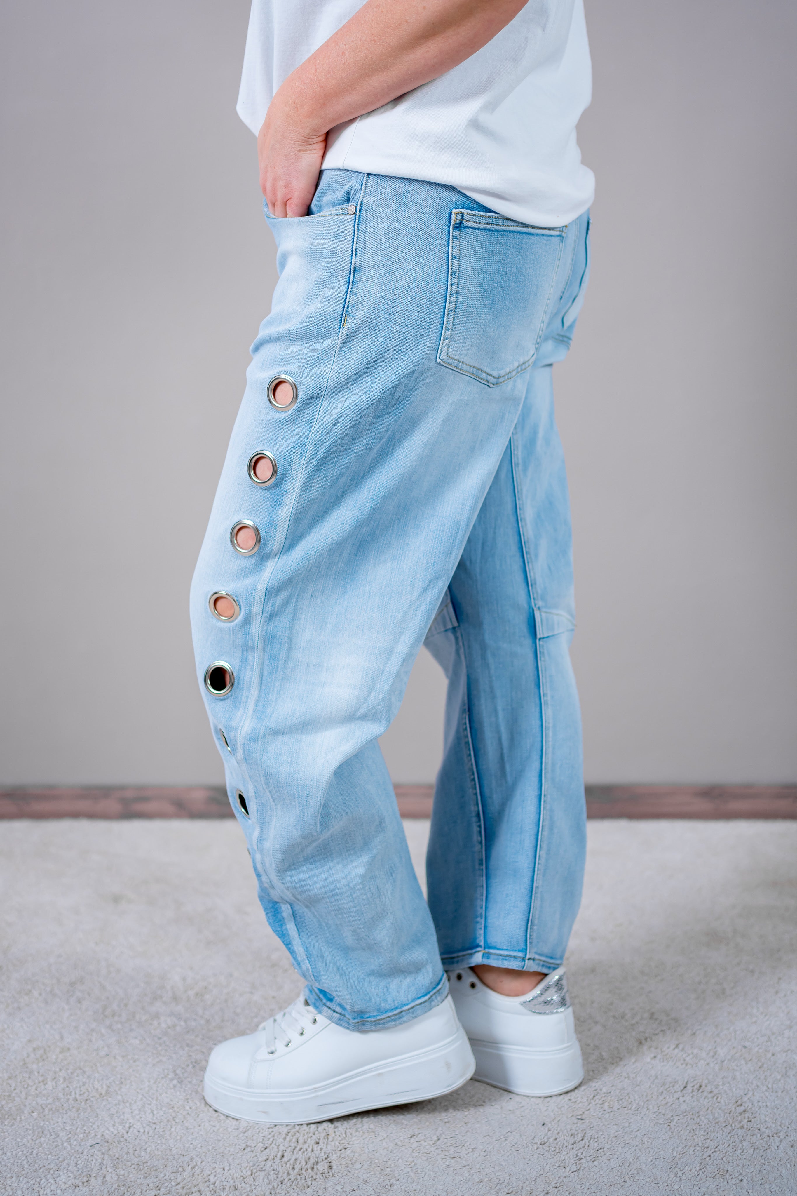 Jeans mit Ösen-Detail, hellblau