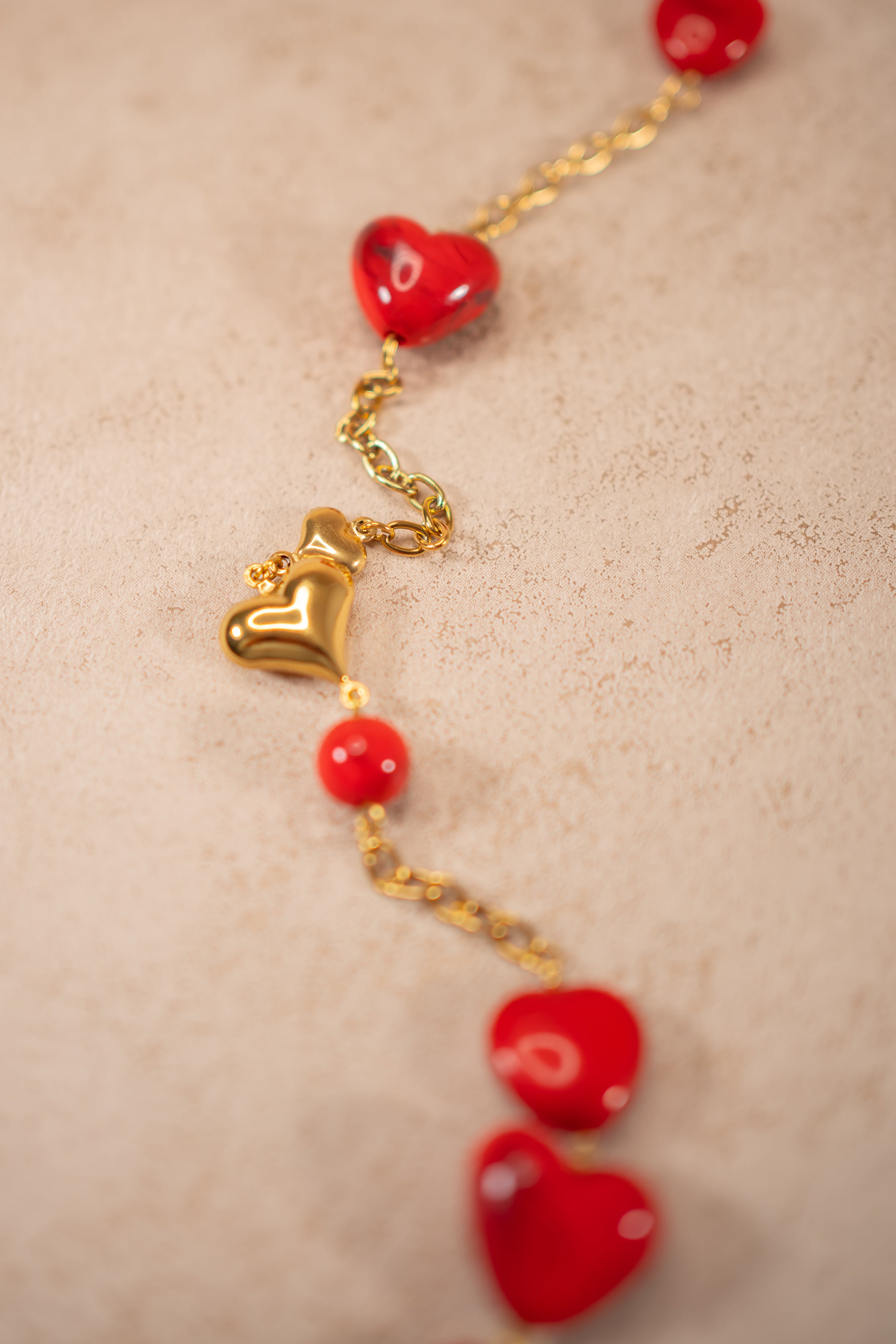 Herzperlen-Halskette in Rot-Gold
