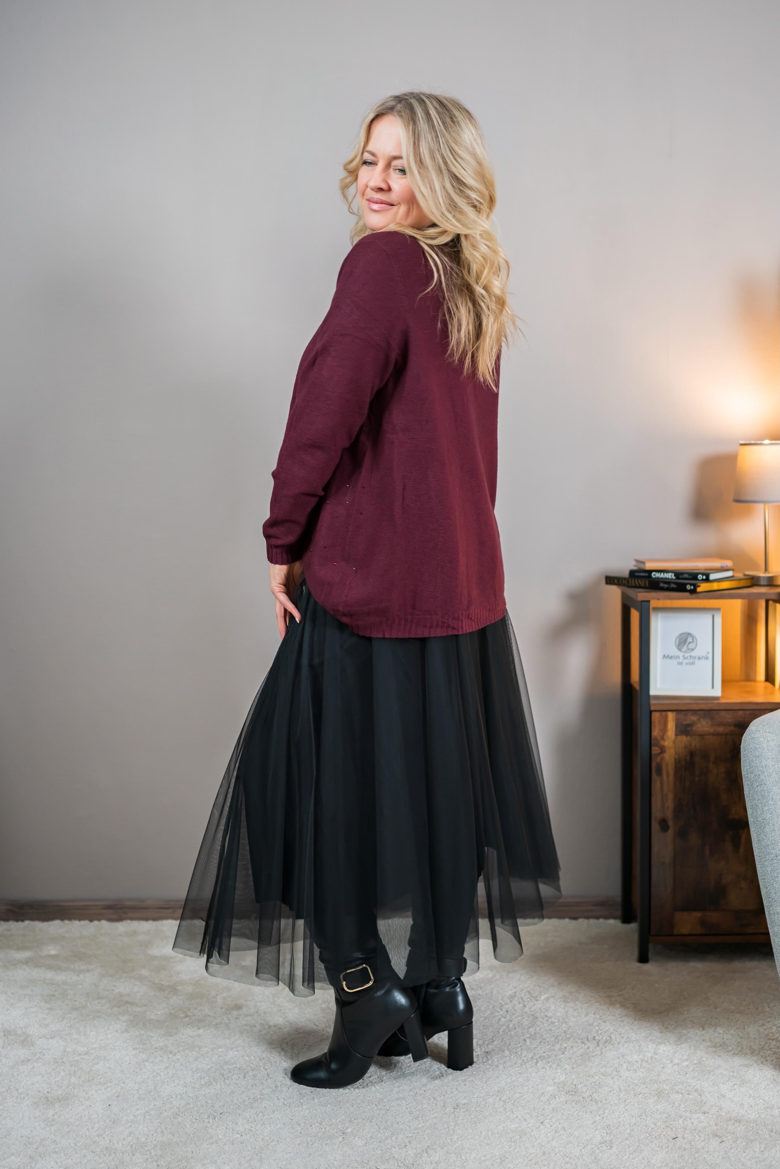 Strickpullover mit Stehkragen und Strasssteinchen, bordeaux