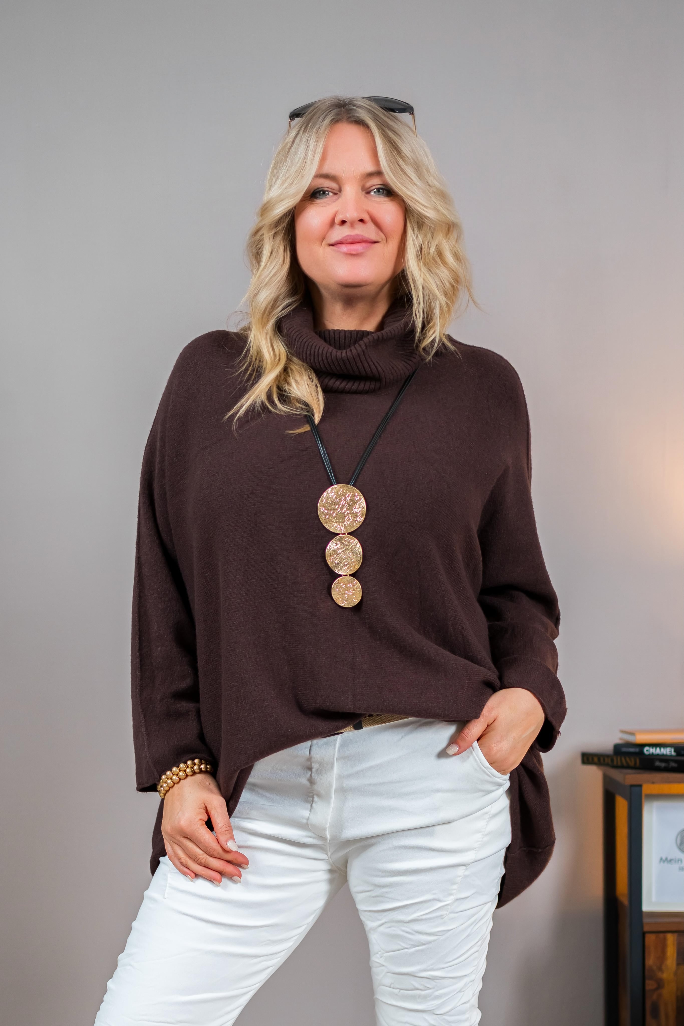 Oversize Strickpullover mit Rollkragen, schokobraun
