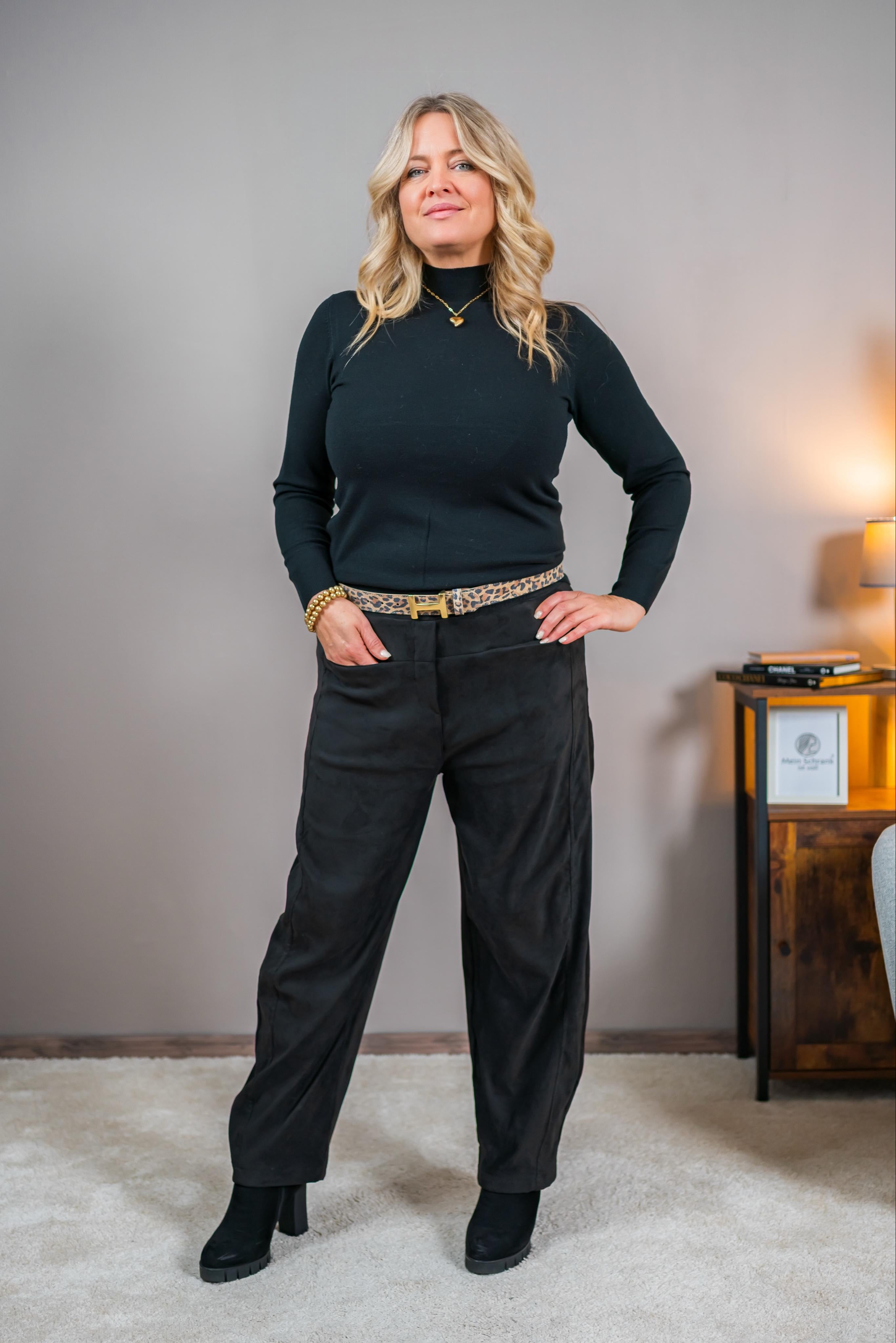 Feinstrickpullover mit Stehkragen, schwarz