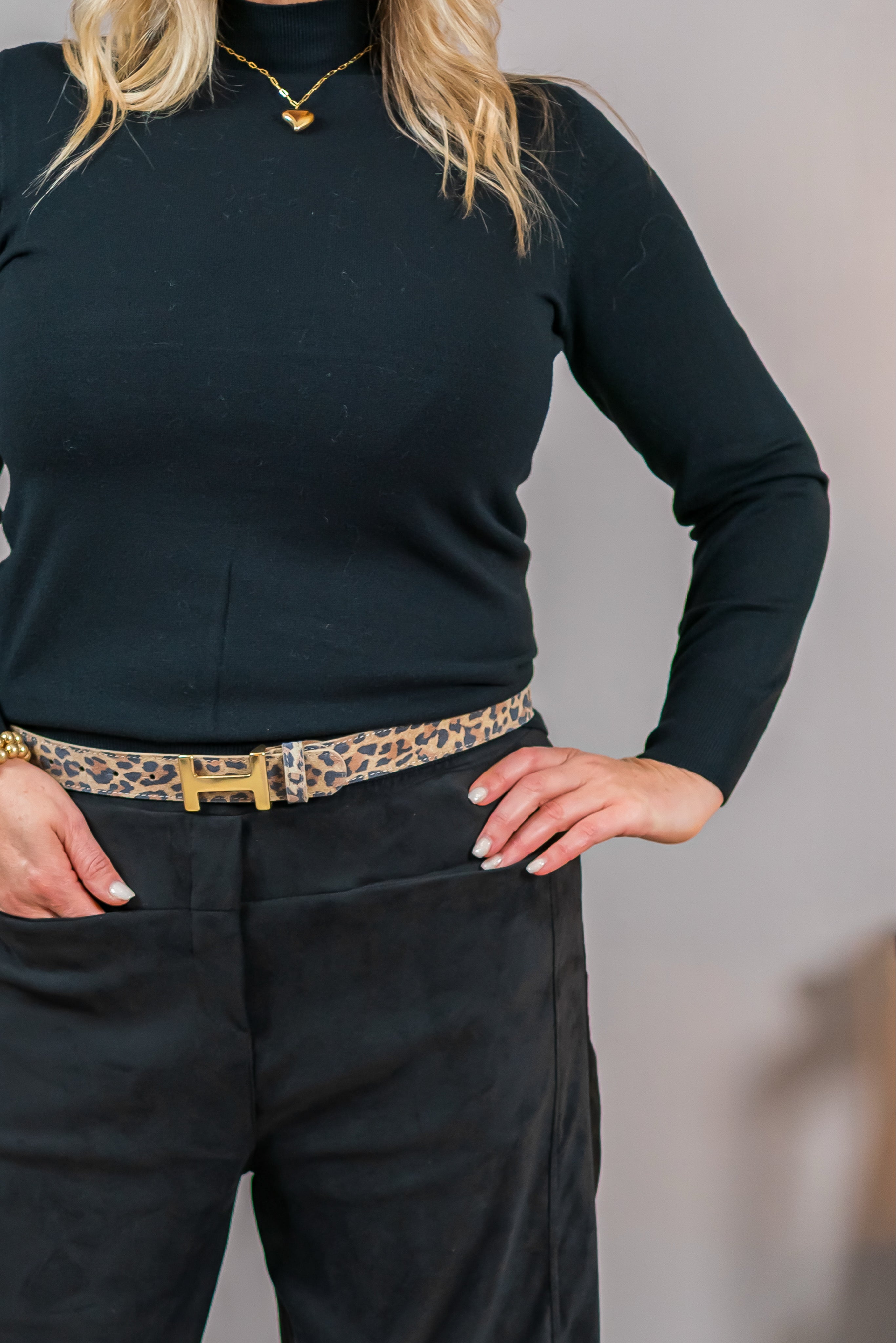 Feinstrickpullover mit Stehkragen, schwarz