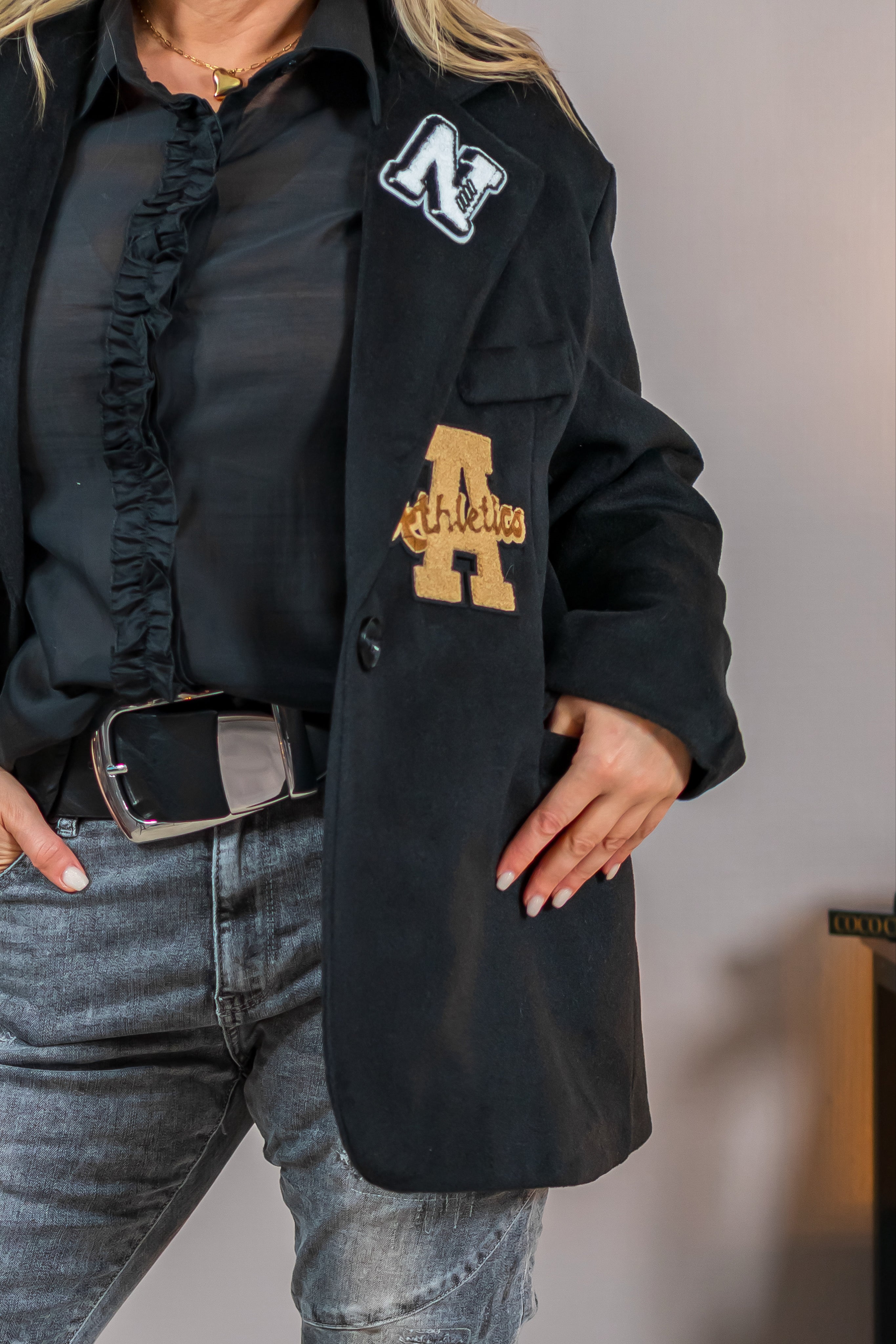 Oversize-Blazer mit Stick-Patches, schwarz