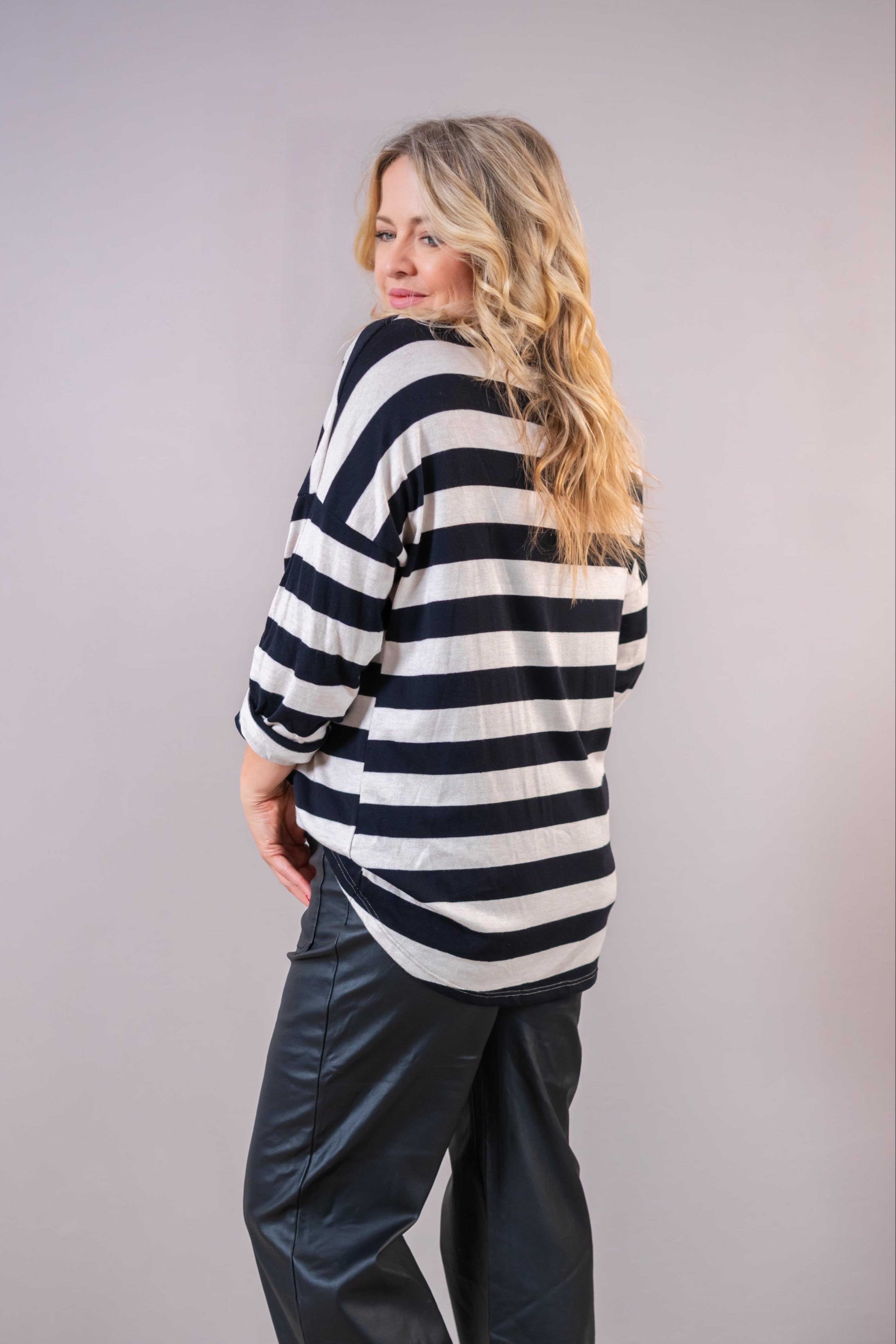 Gestreifter Feinstrickpullover, creme/schwarz
