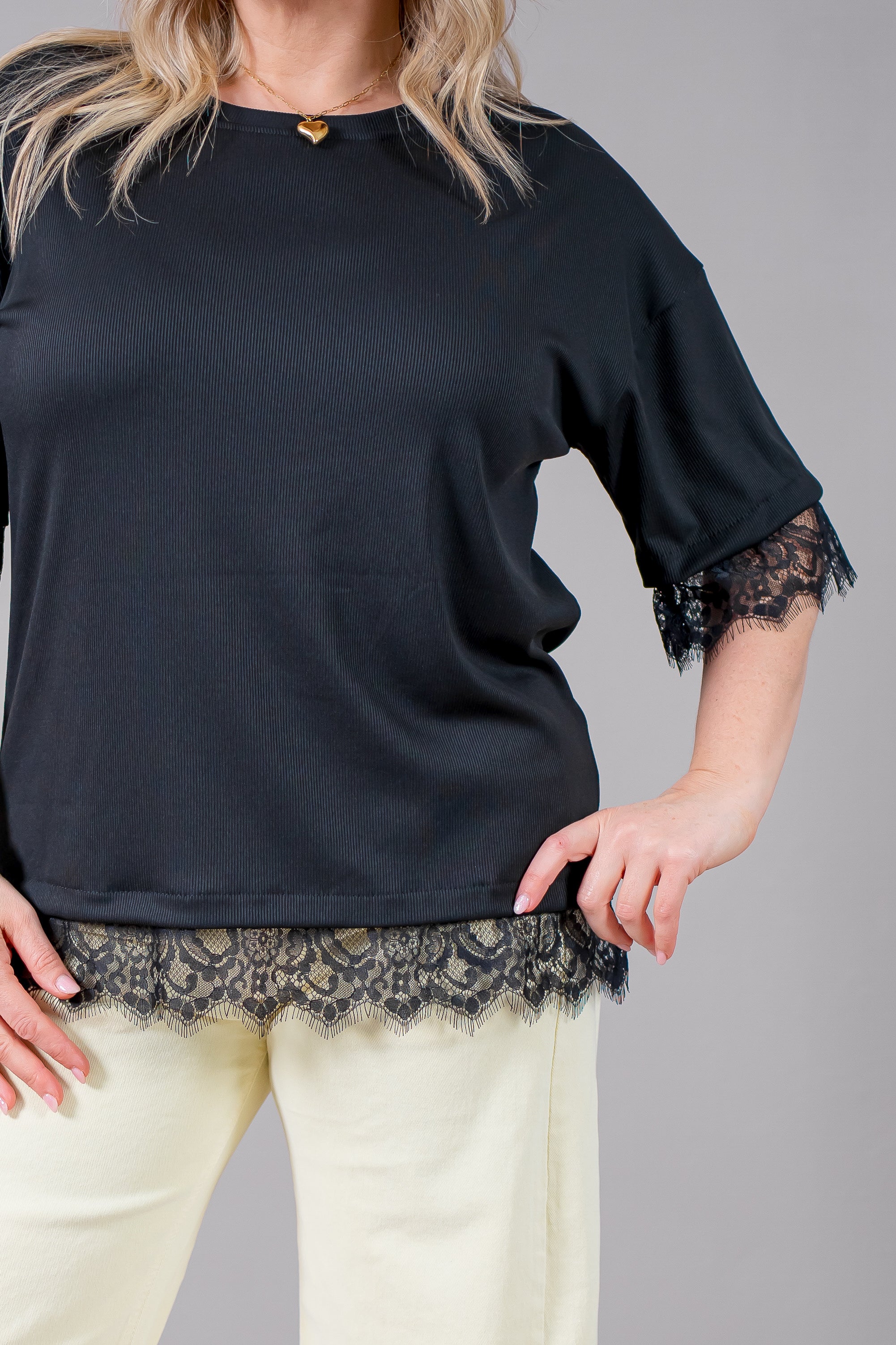 Leichtes Shirt mit Spitzendetail, schwarz
