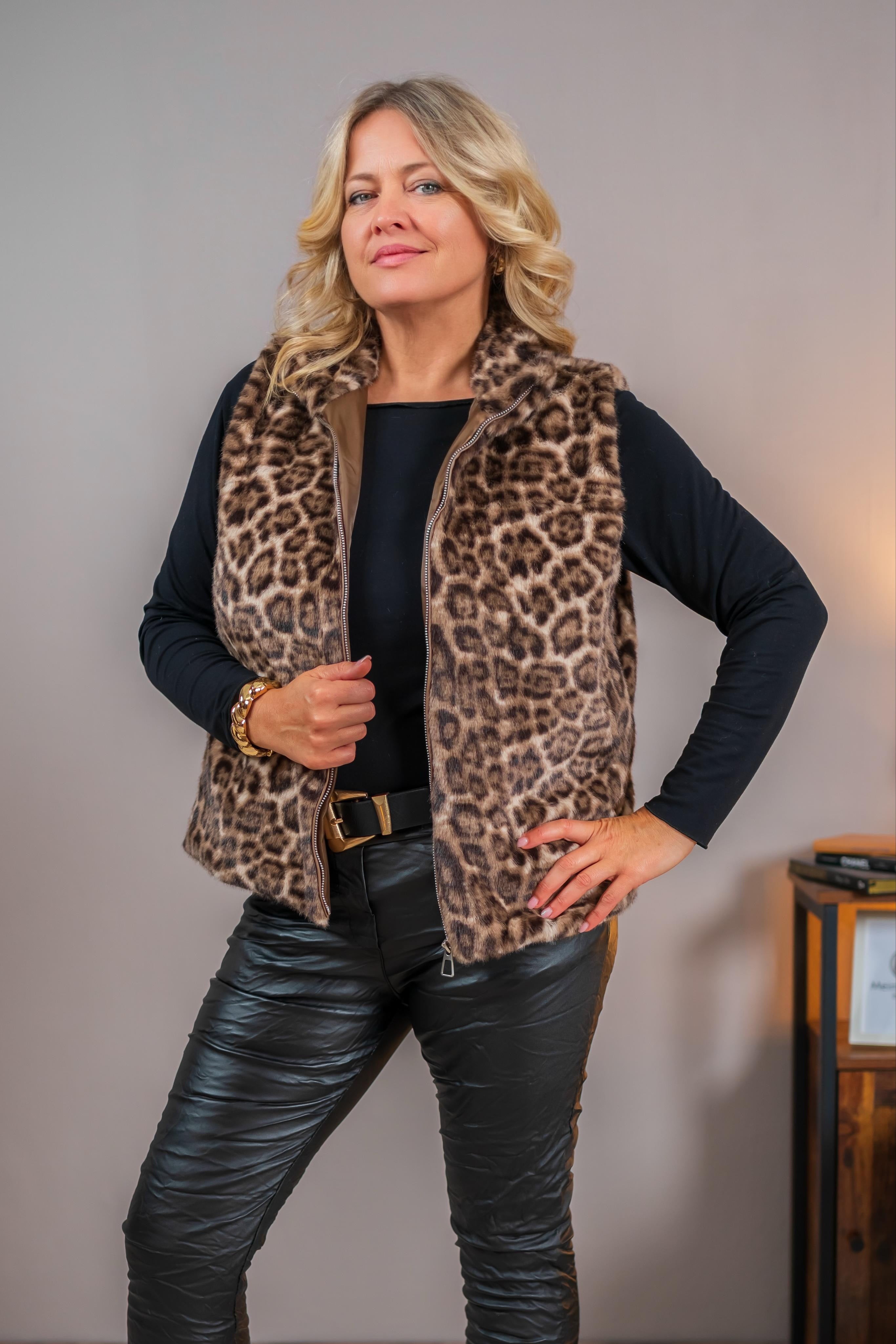 Weste im Leo-Look aus Kunstfell