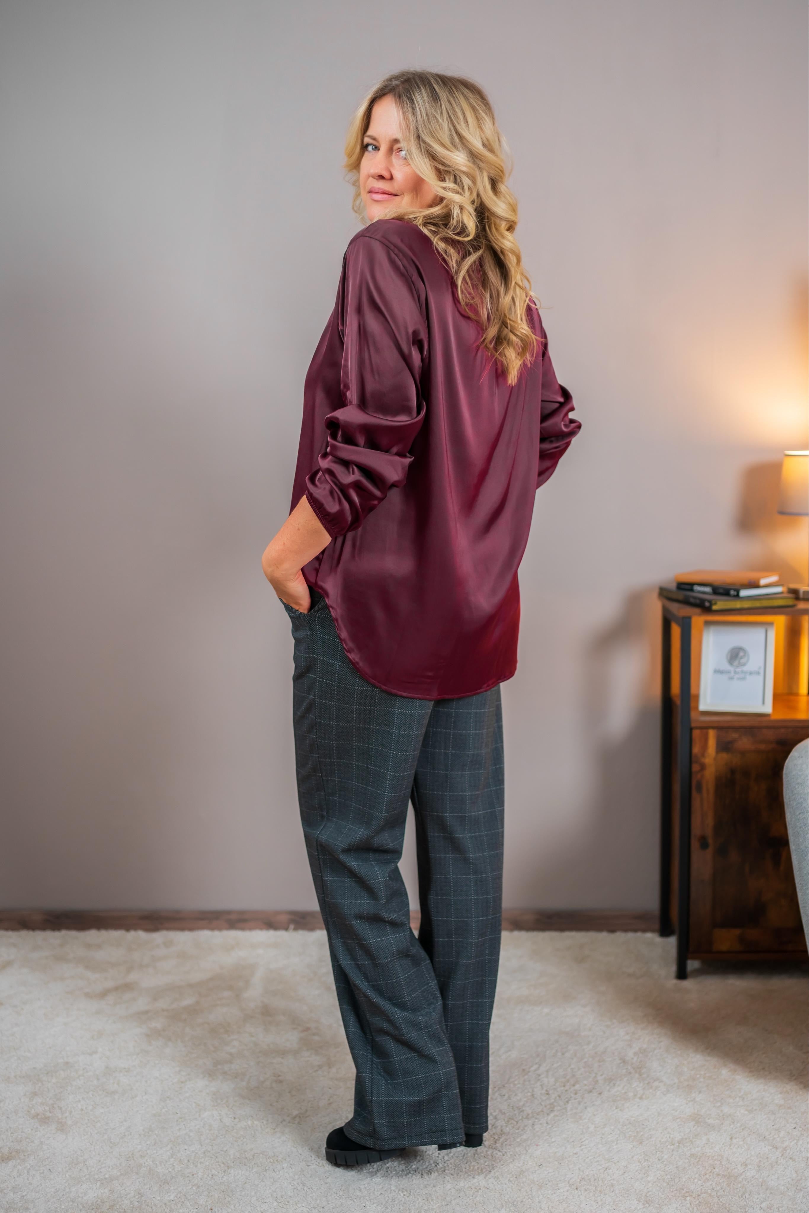 Viskose-Bluse mit femininen Rüschen, bordeaux