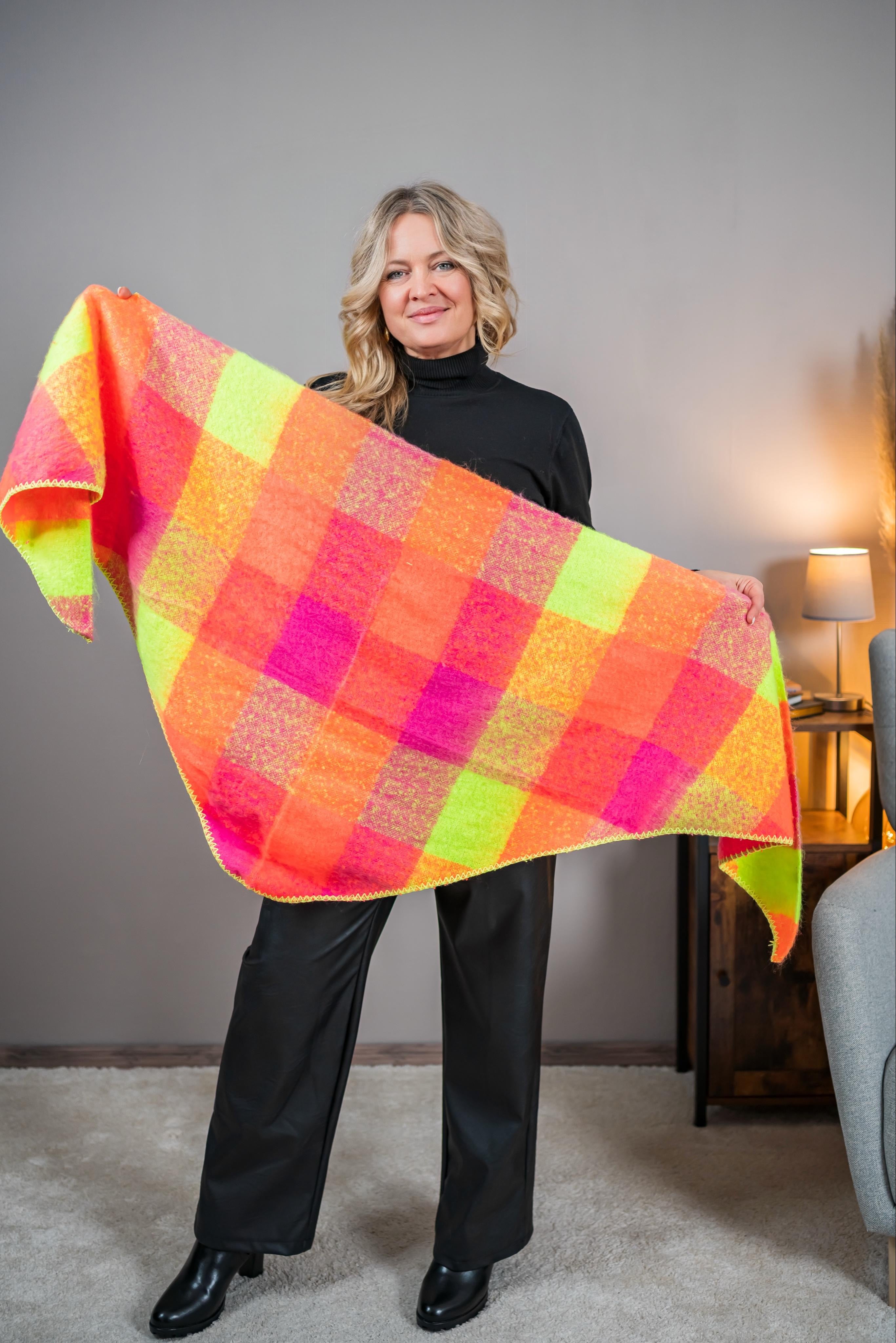 Dreiecksschal mit Neon-Design