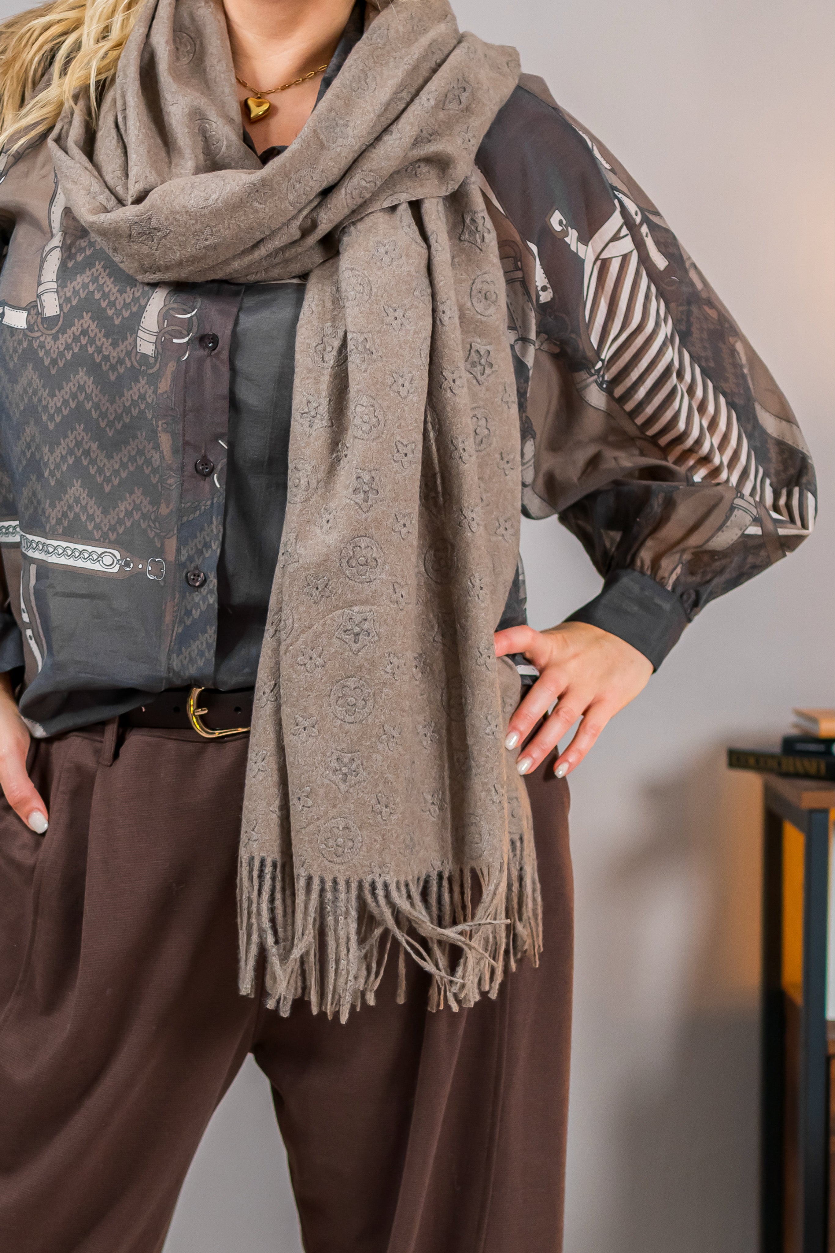 Weicher Schal mit Muster, taupe