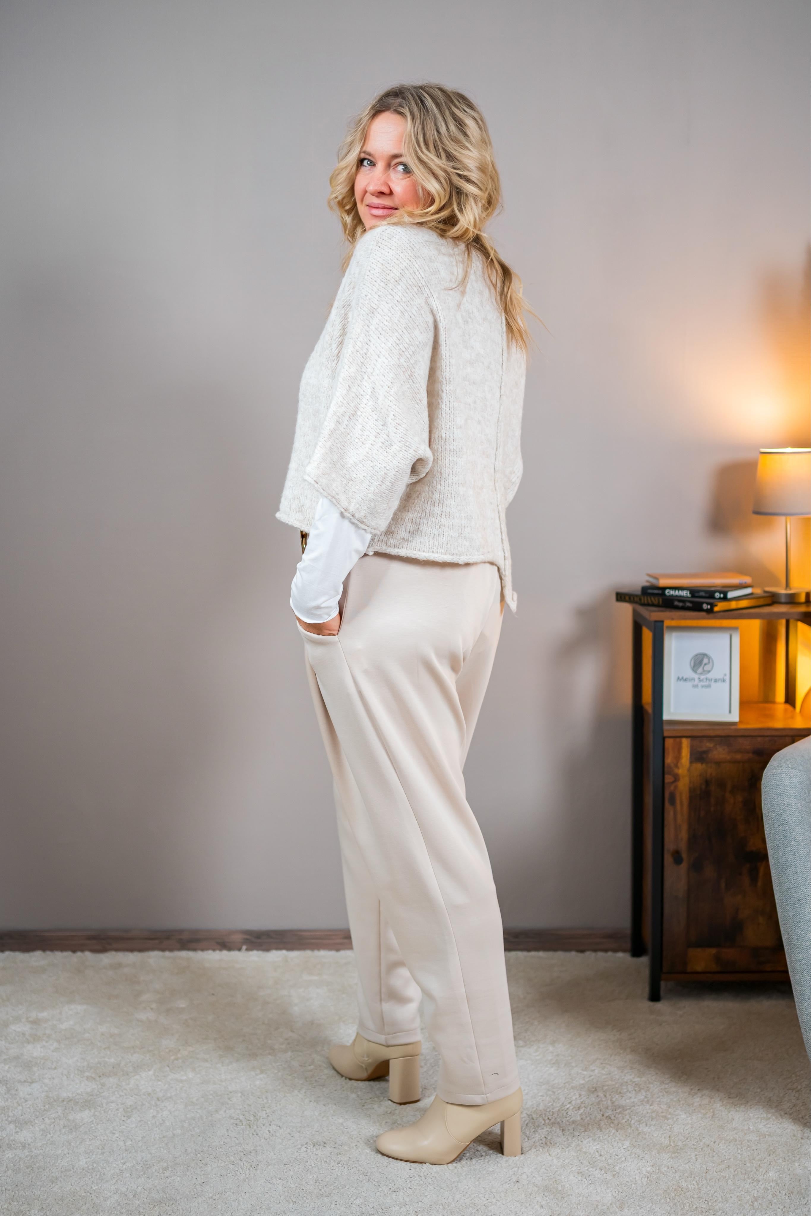 Strickpullover asymetrischer Schnitt, beige