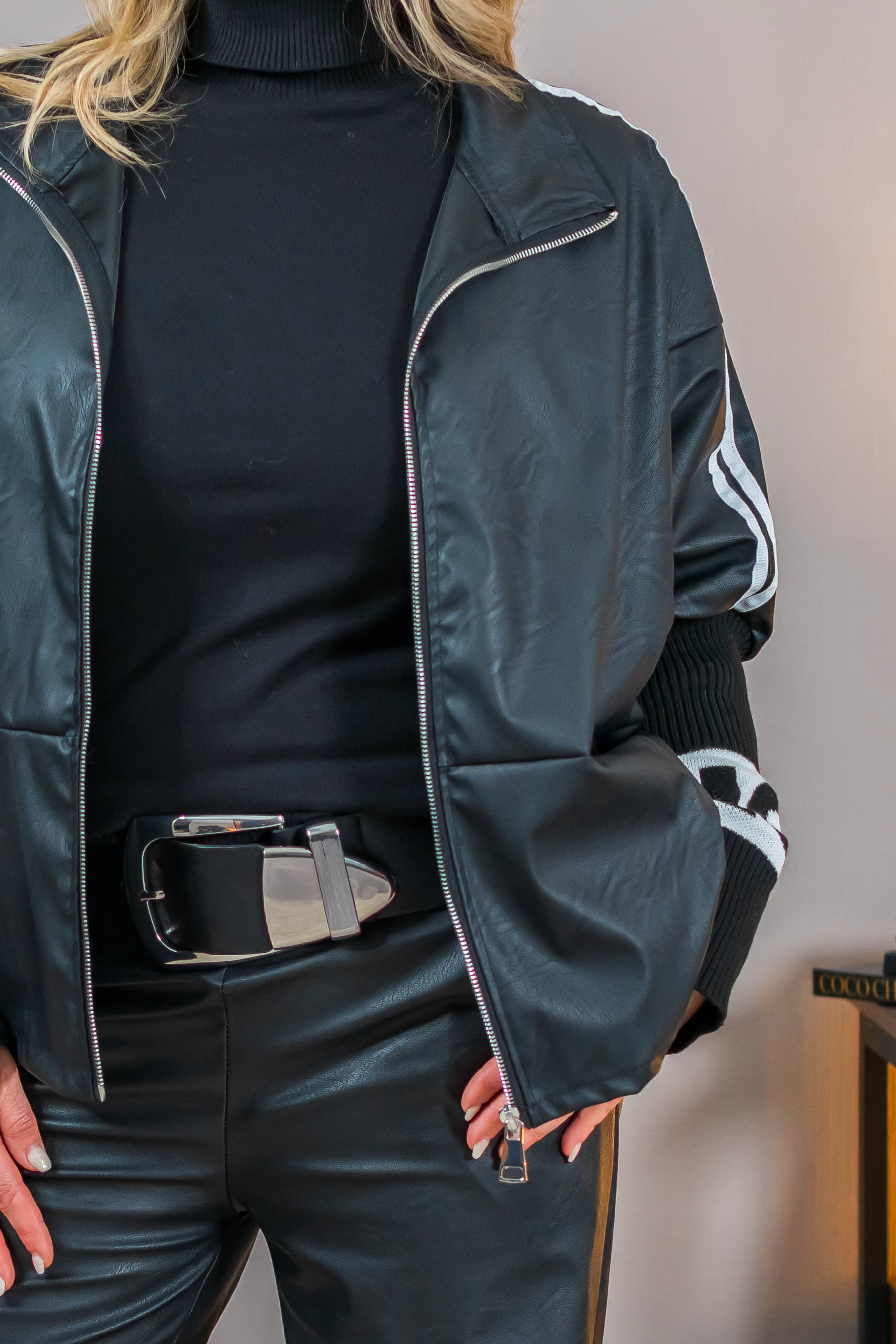 Lederimitatsjacke mit Strickärmel, schwarz ‼️ Lieferbar ab dem 27.11.2025 ‼️