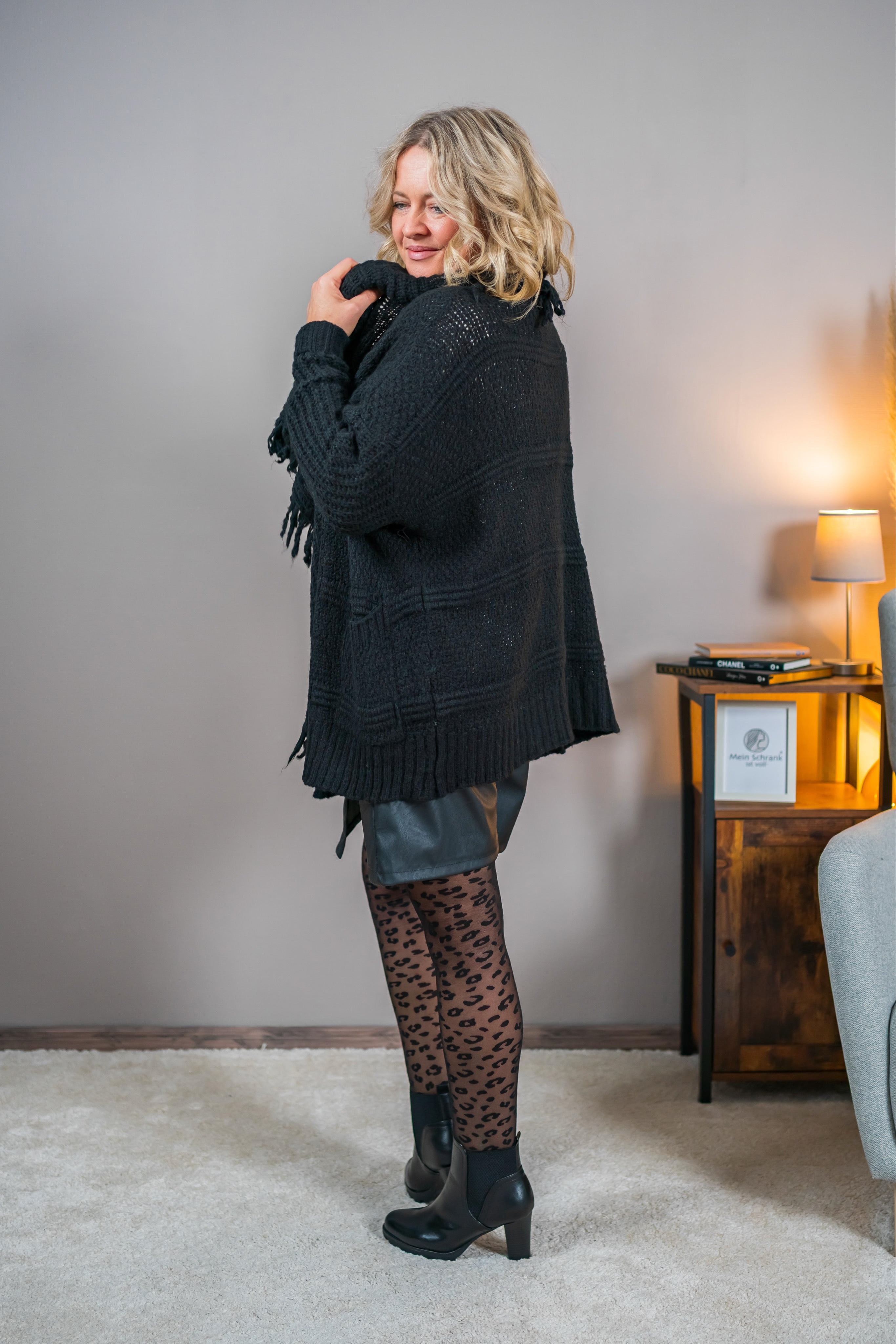 Grobstrick-Cardigan mit Fransen, schwarz