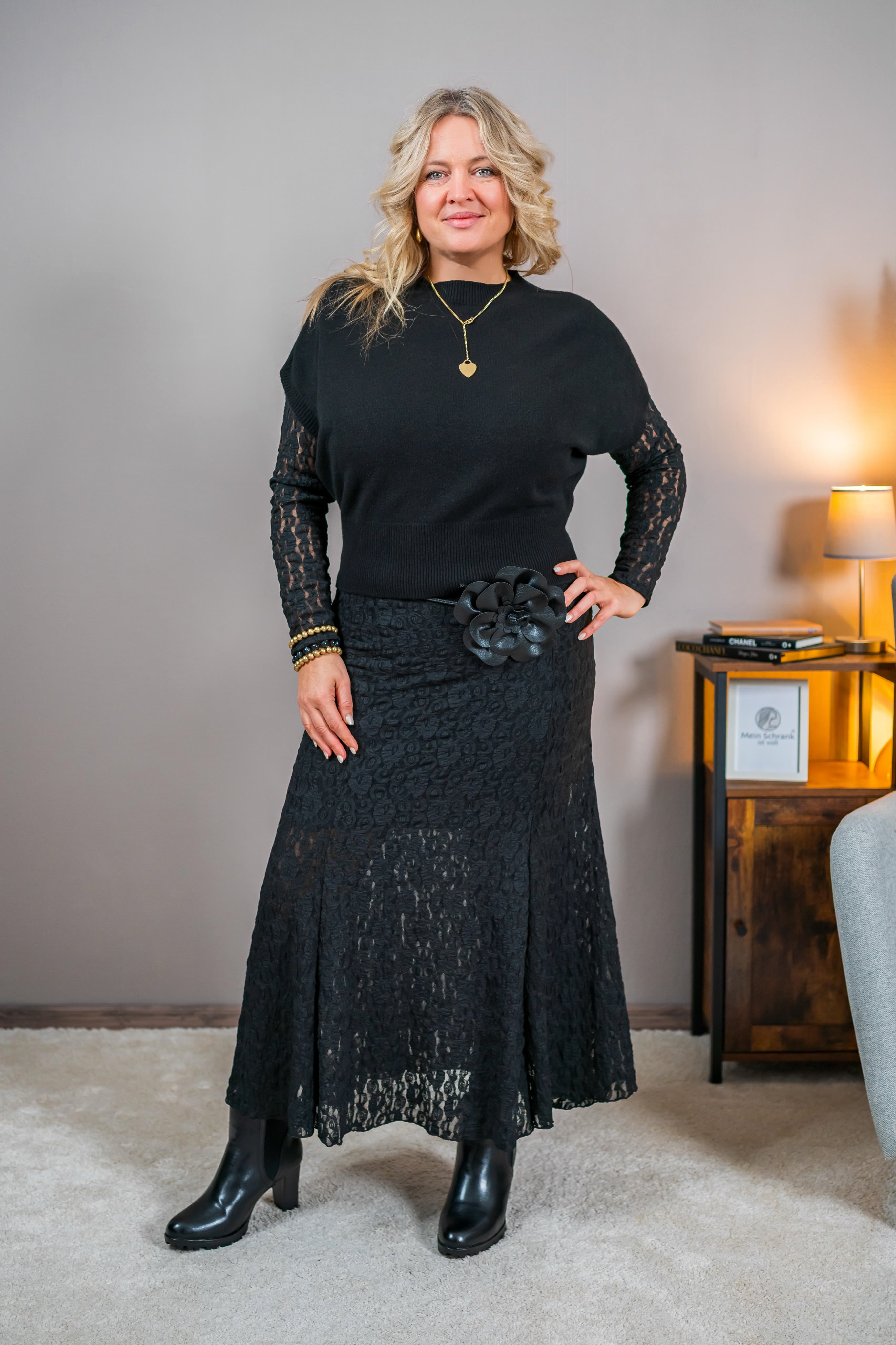 Kurzer Feinstrickpullover, schwarz