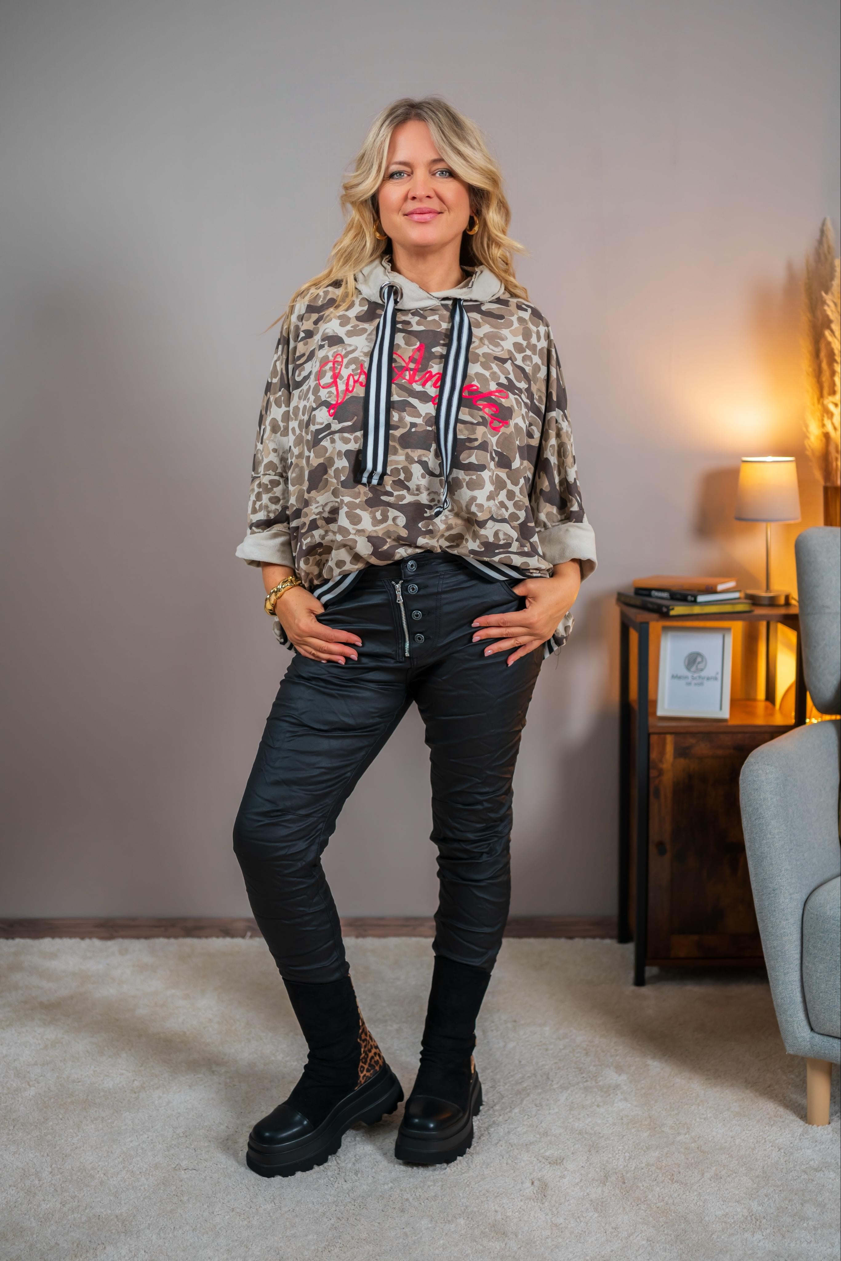 Oversize Sweatshirt mit Camouflage-Print und Kapuze, beige/sand
