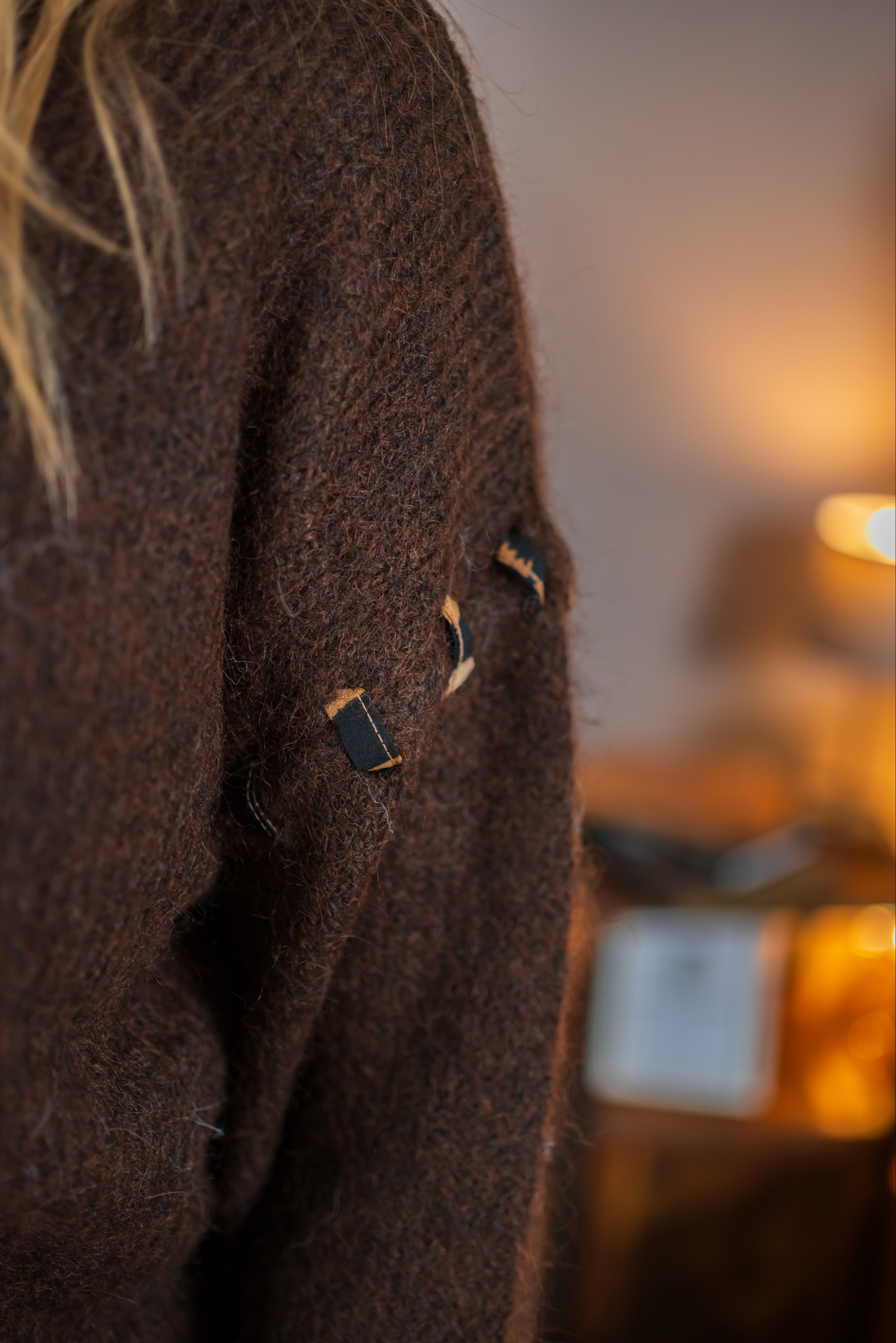 Strickpullover im Block-Design mit Zierbändern