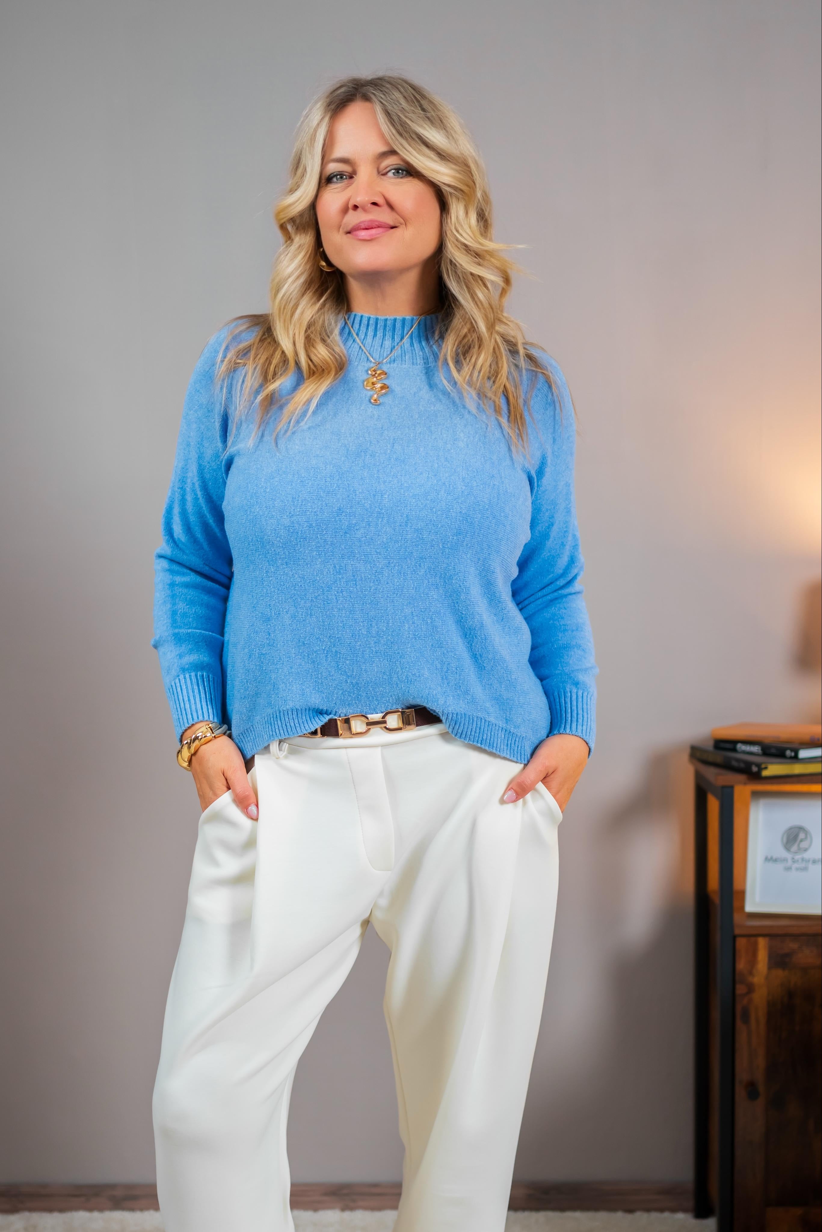 Weicher Strickpullover mit Stehkragen, hellblau