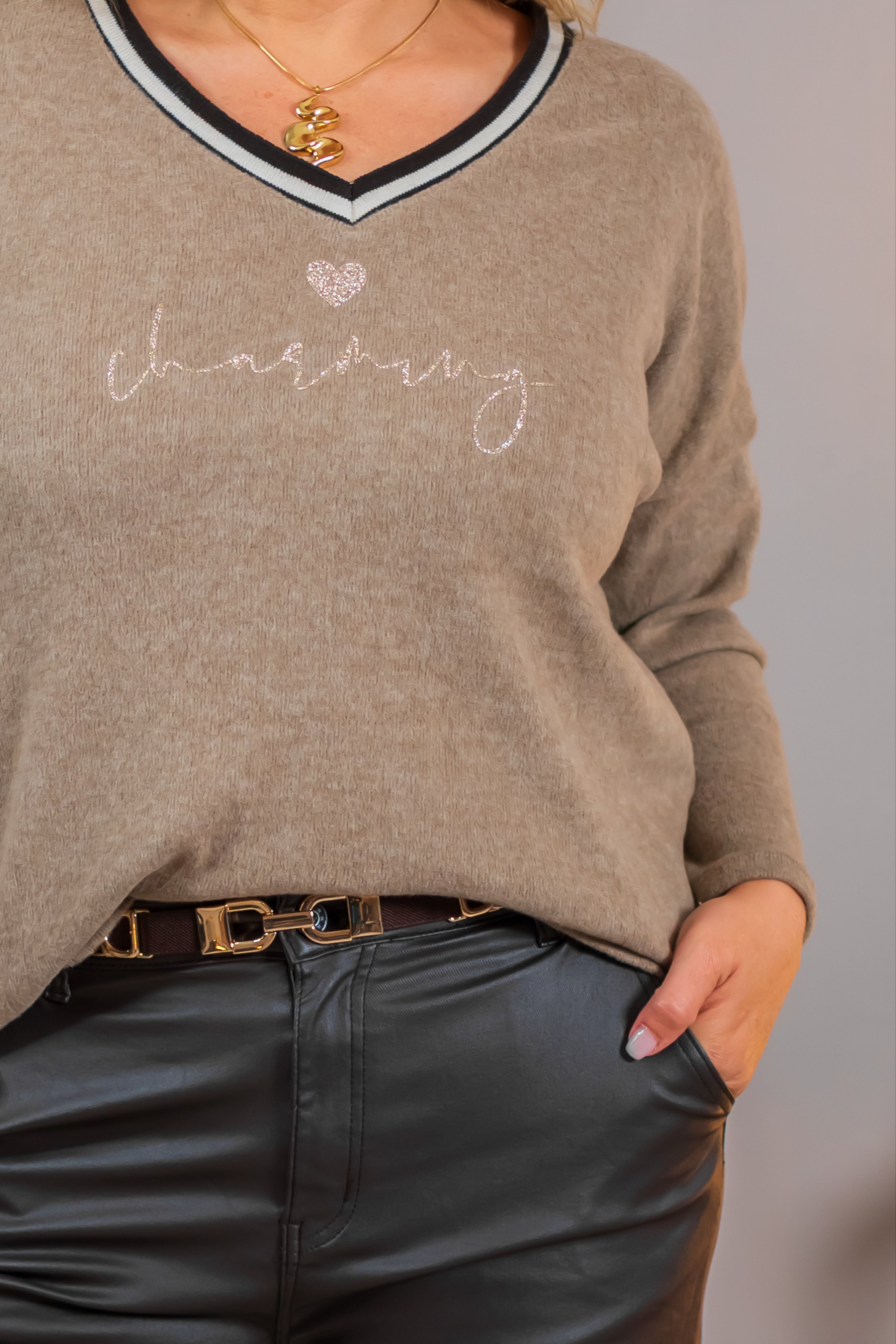 Kuschliger Feinstrickpullover mit V-Ausschnitt
