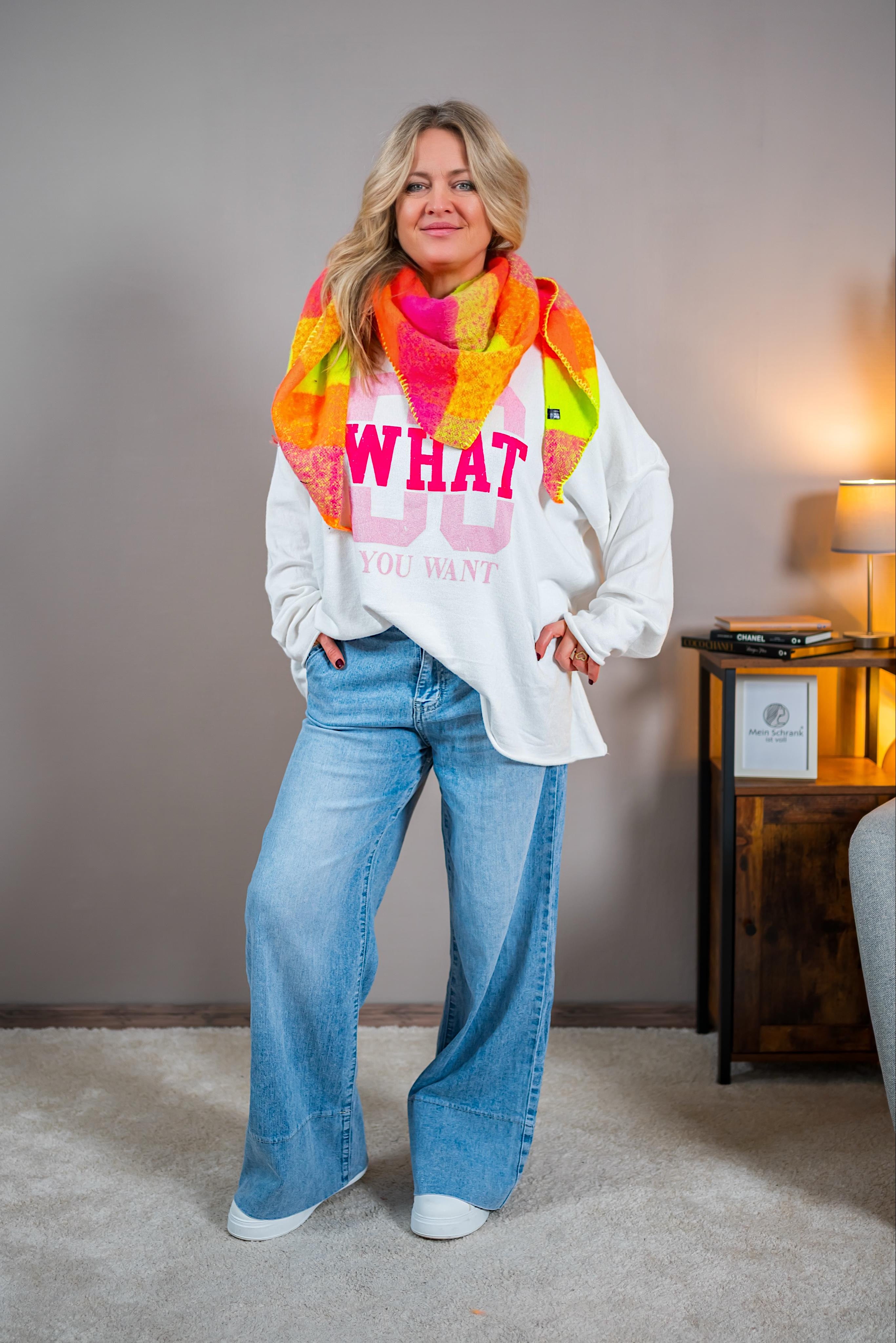 Oversize-Pullover mit Schriftzug, weiß mit neonfarbenen Druck