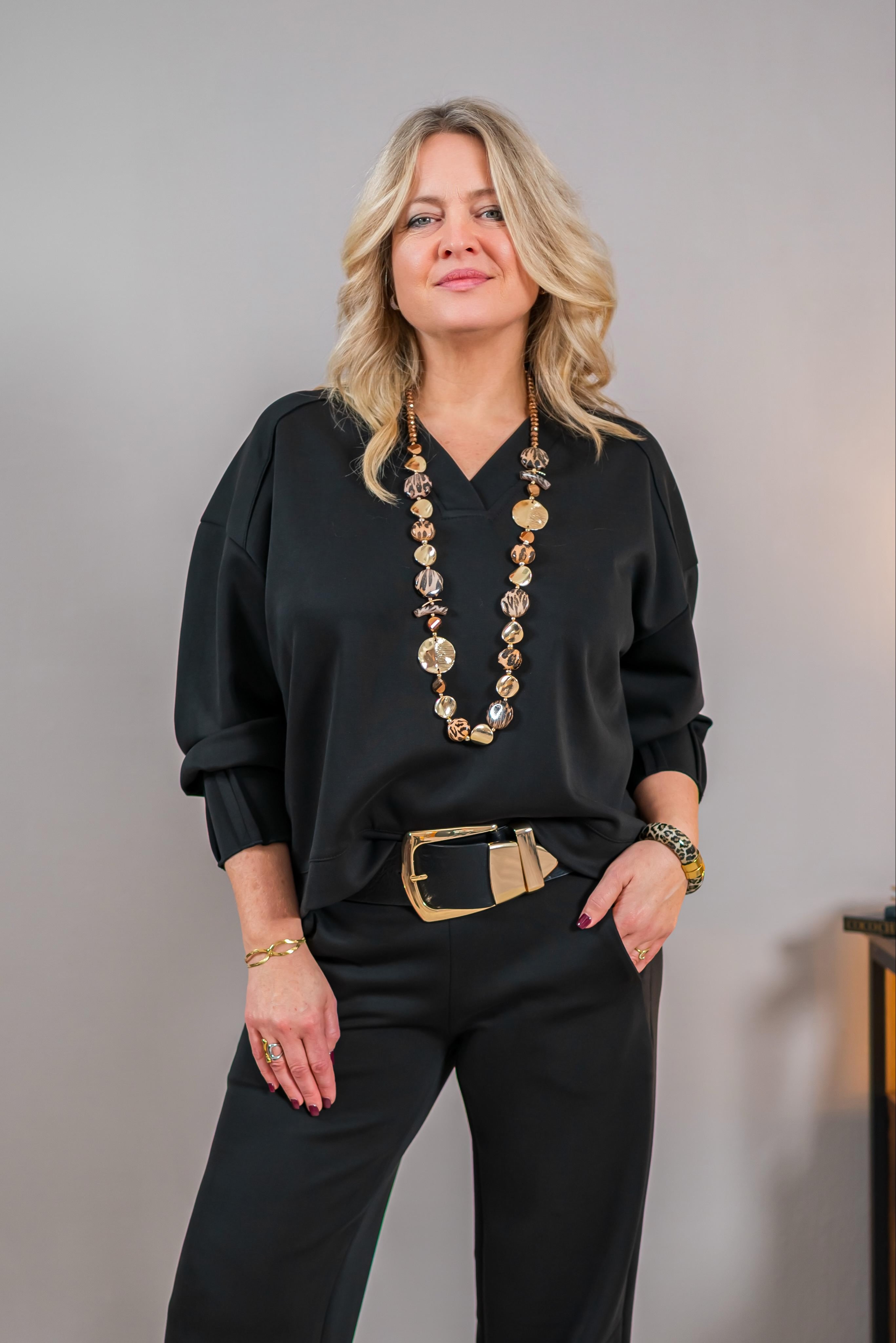 Elegantes Sweatshirt mit V-Ausschnitt, schwarz