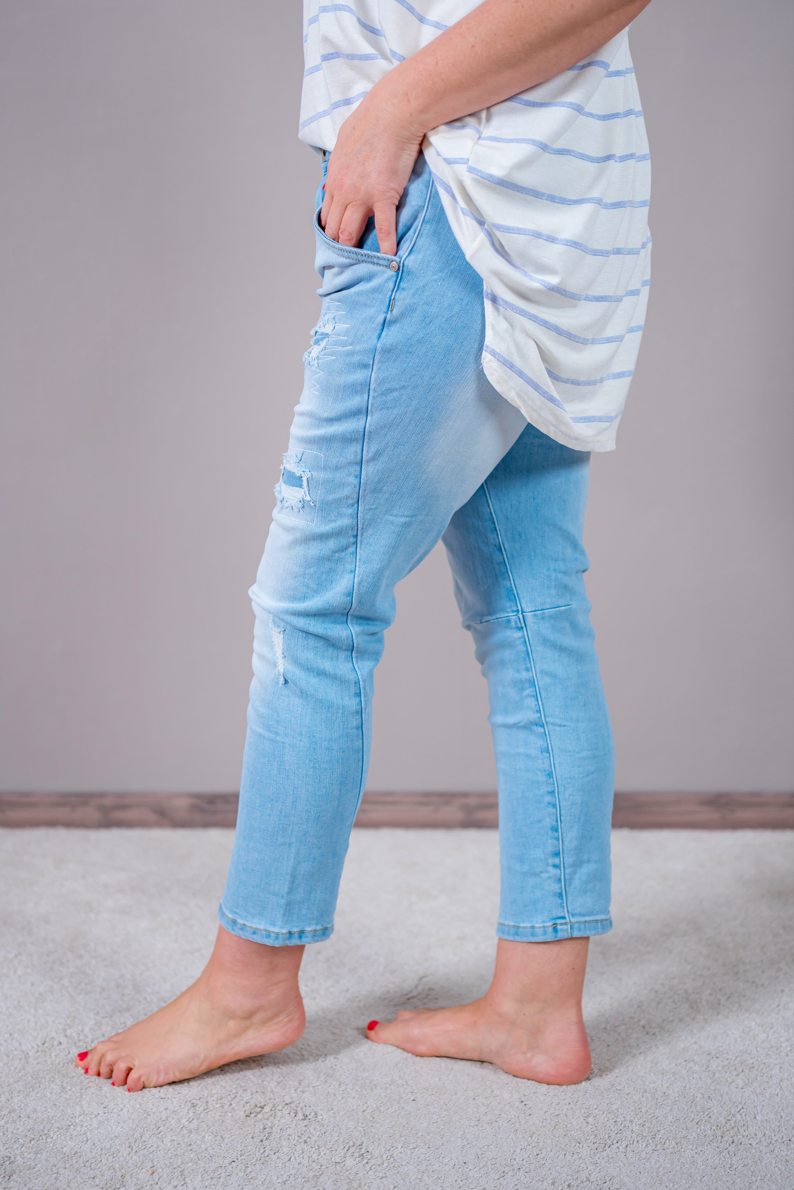 Jeans im Destroyed-Look, hellblau