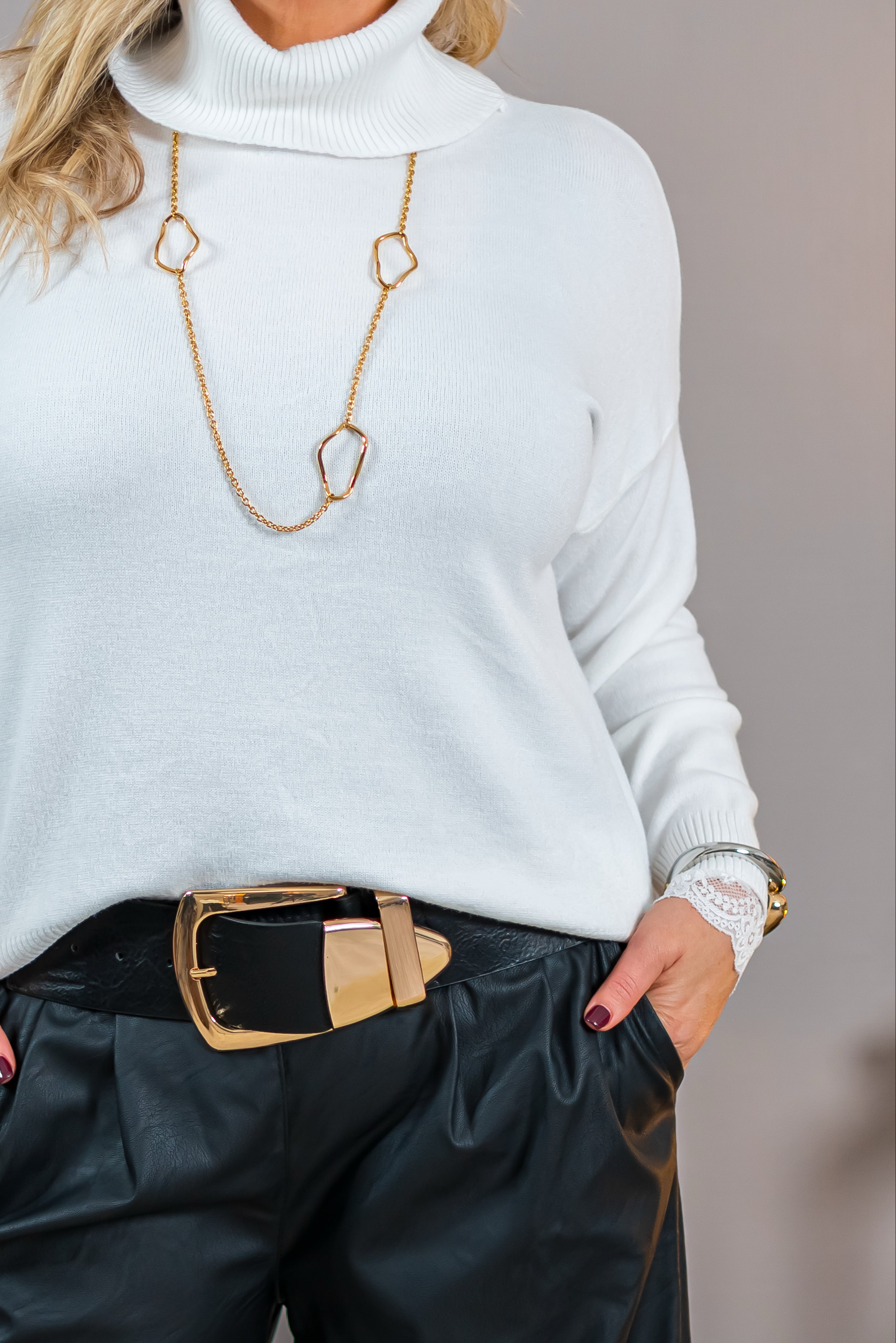 Eleganter Rollkragenpullover mit Spitze, wollweiß