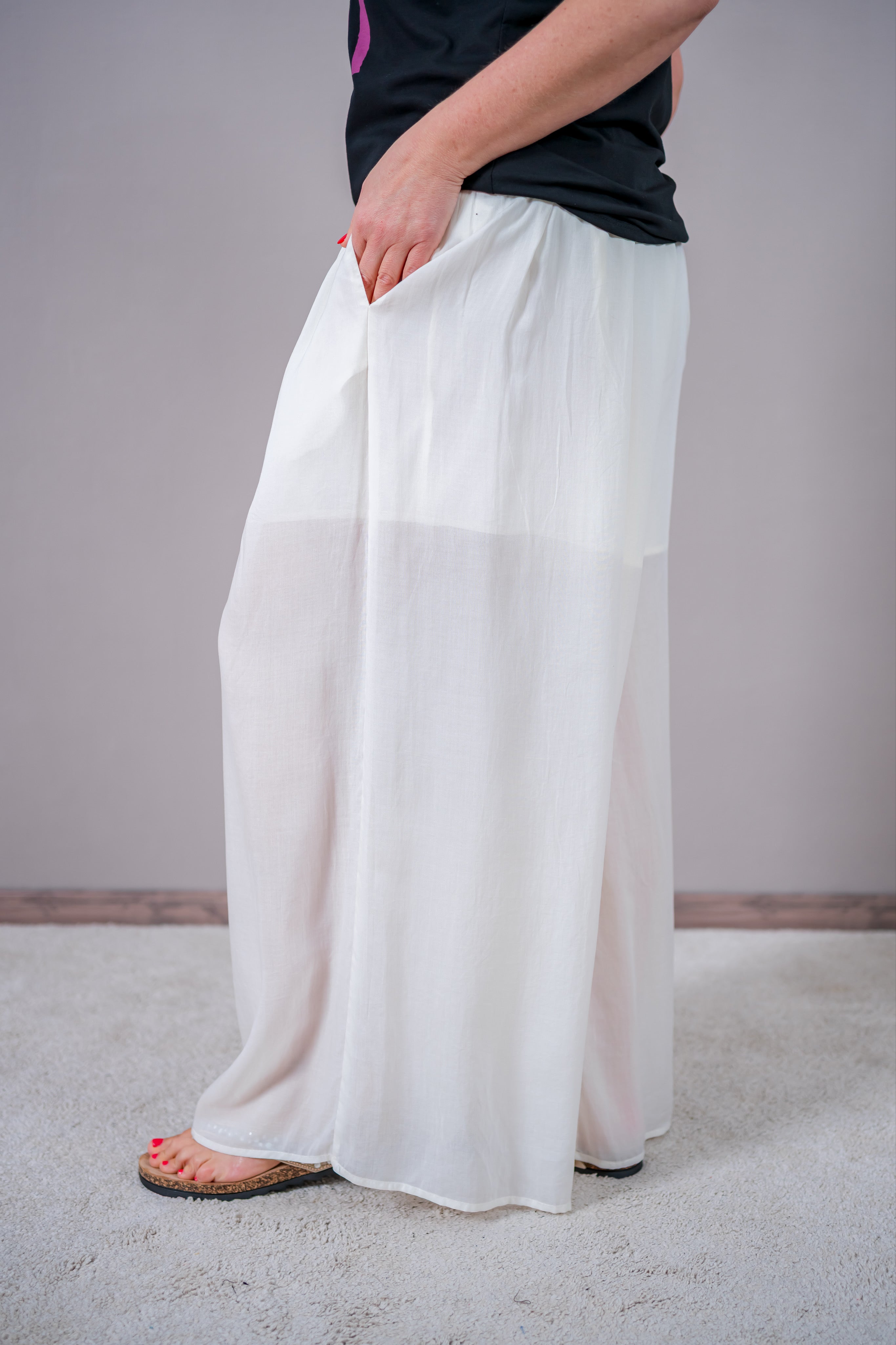 Sommerliche Hose mit weitem Bein, creme