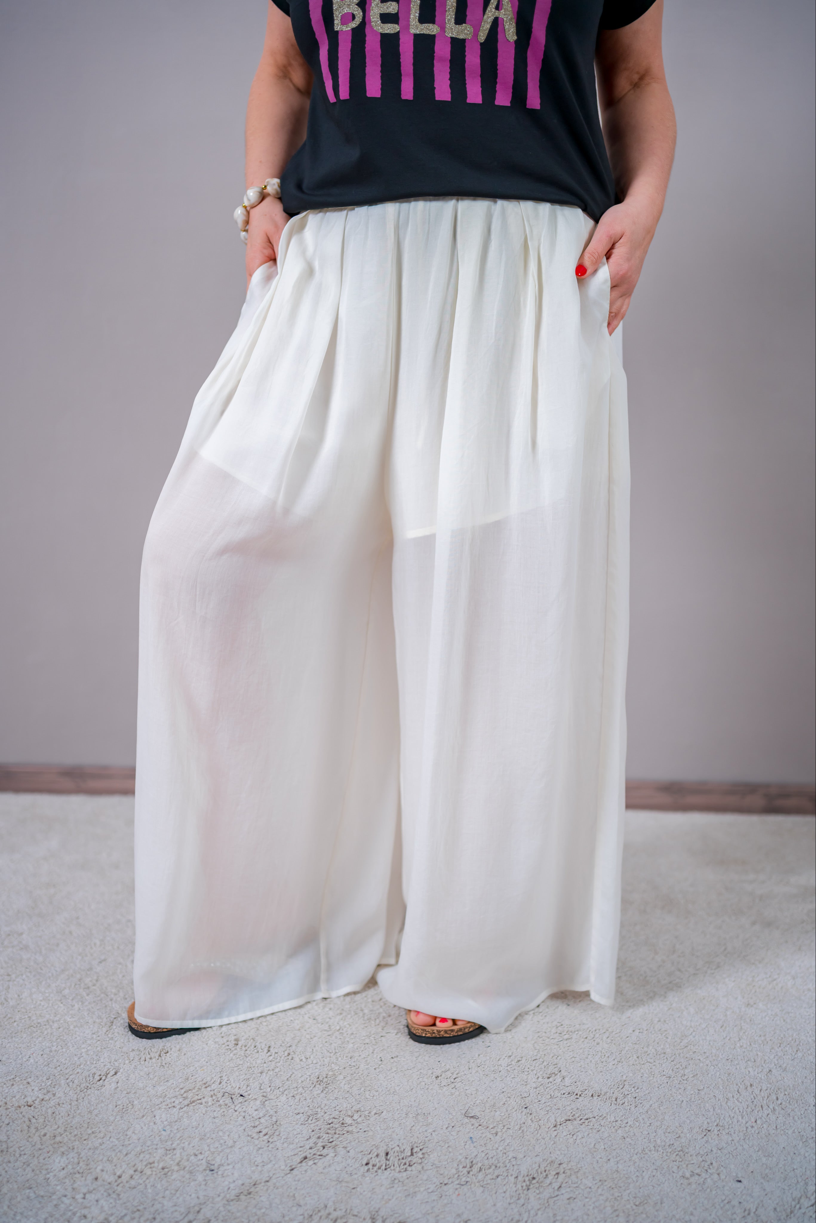 Sommerliche Hose mit weitem Bein, creme