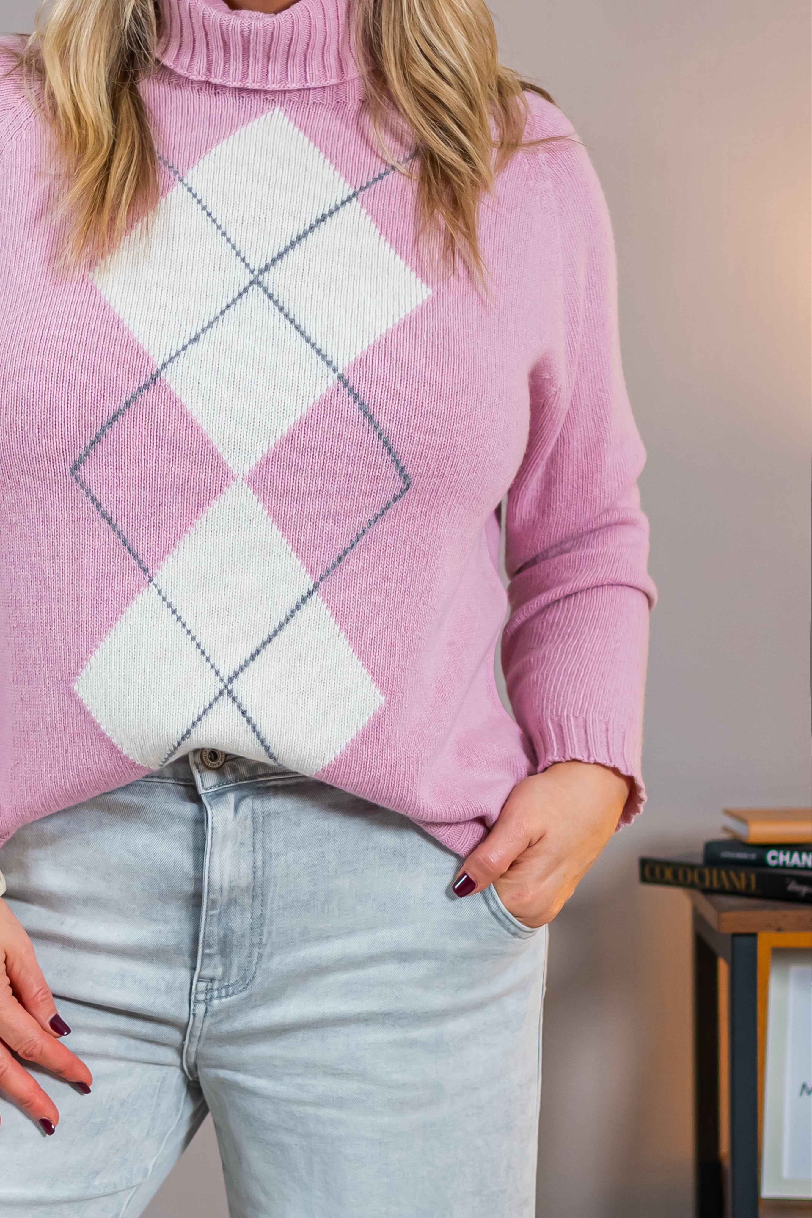 Rollkragenpullover mit Rautenmuster, rosa/creme