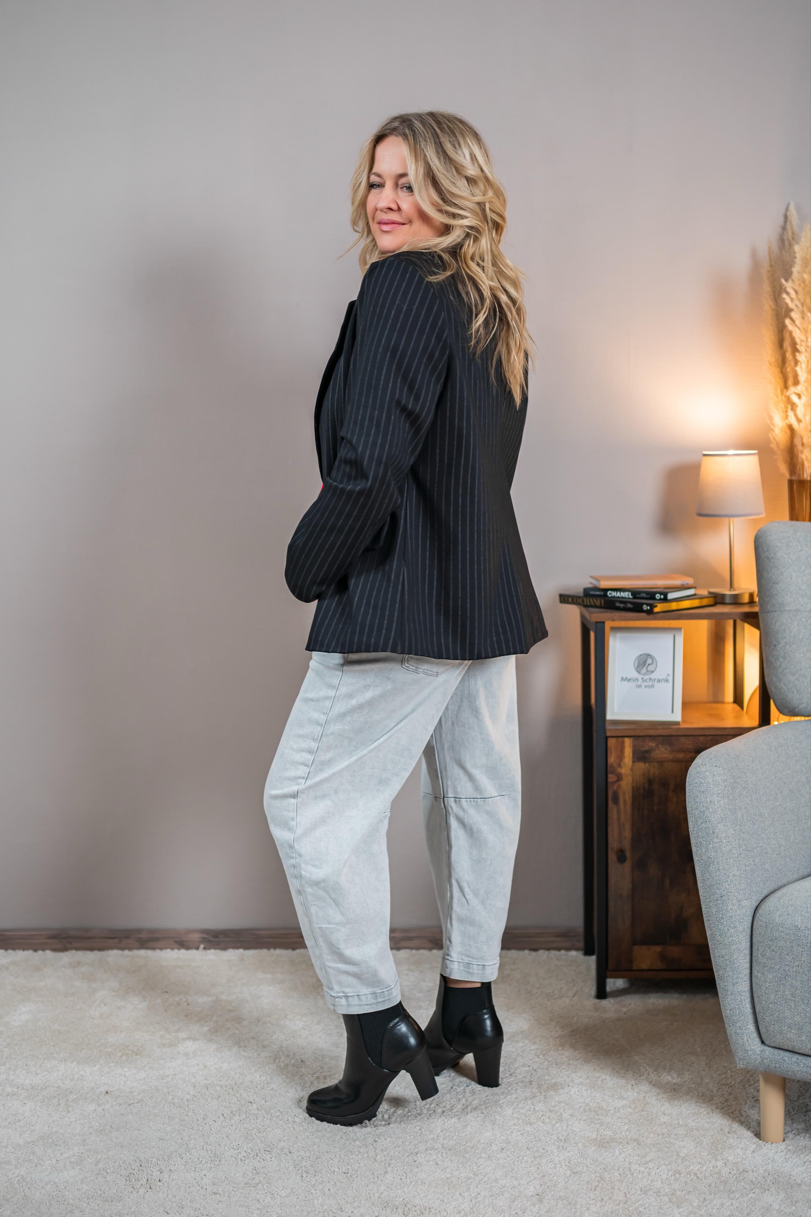 Blazer mit Nadelstreifen, schwarz