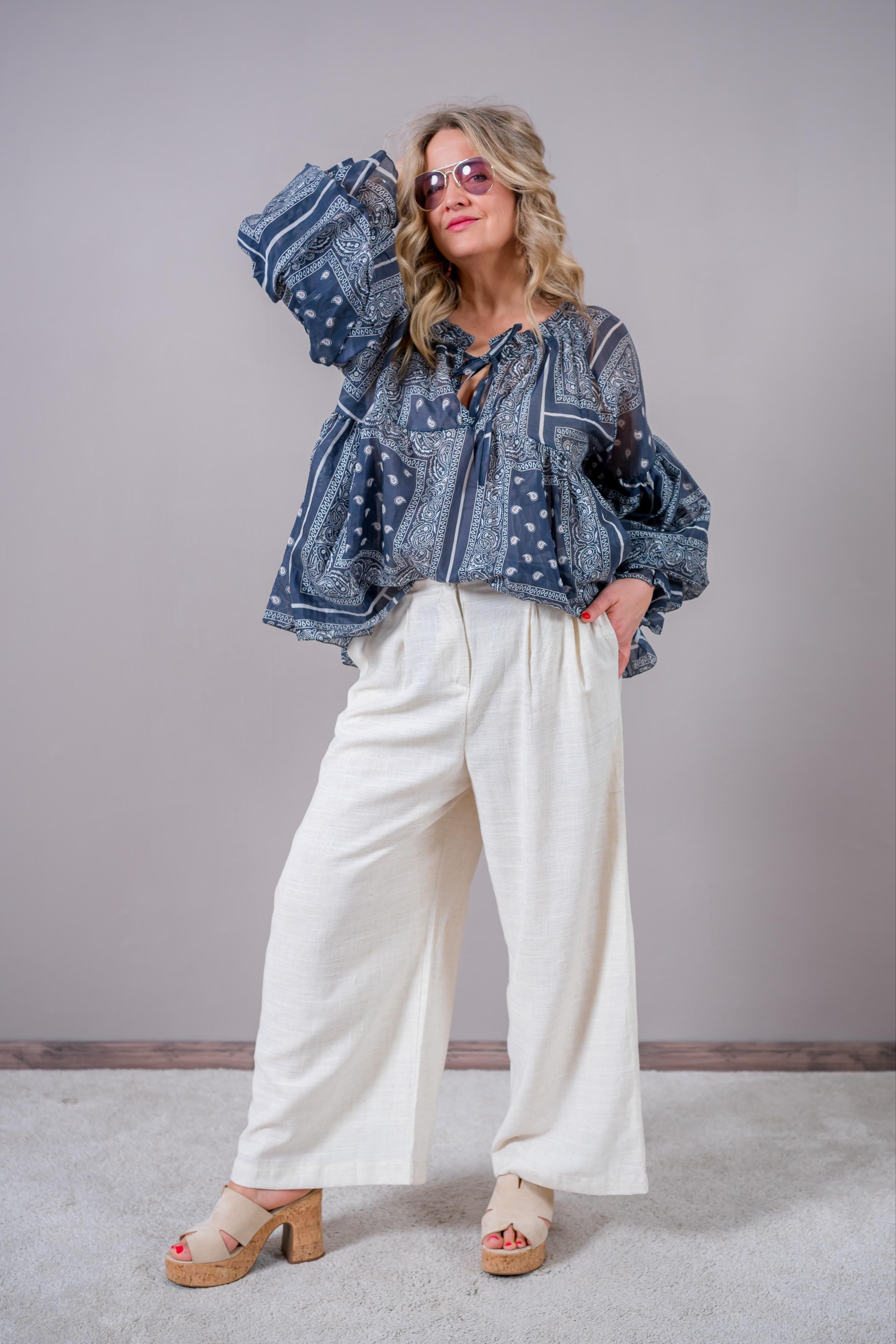 Tunika-Bluse mit Design und Volants, blau/weiß