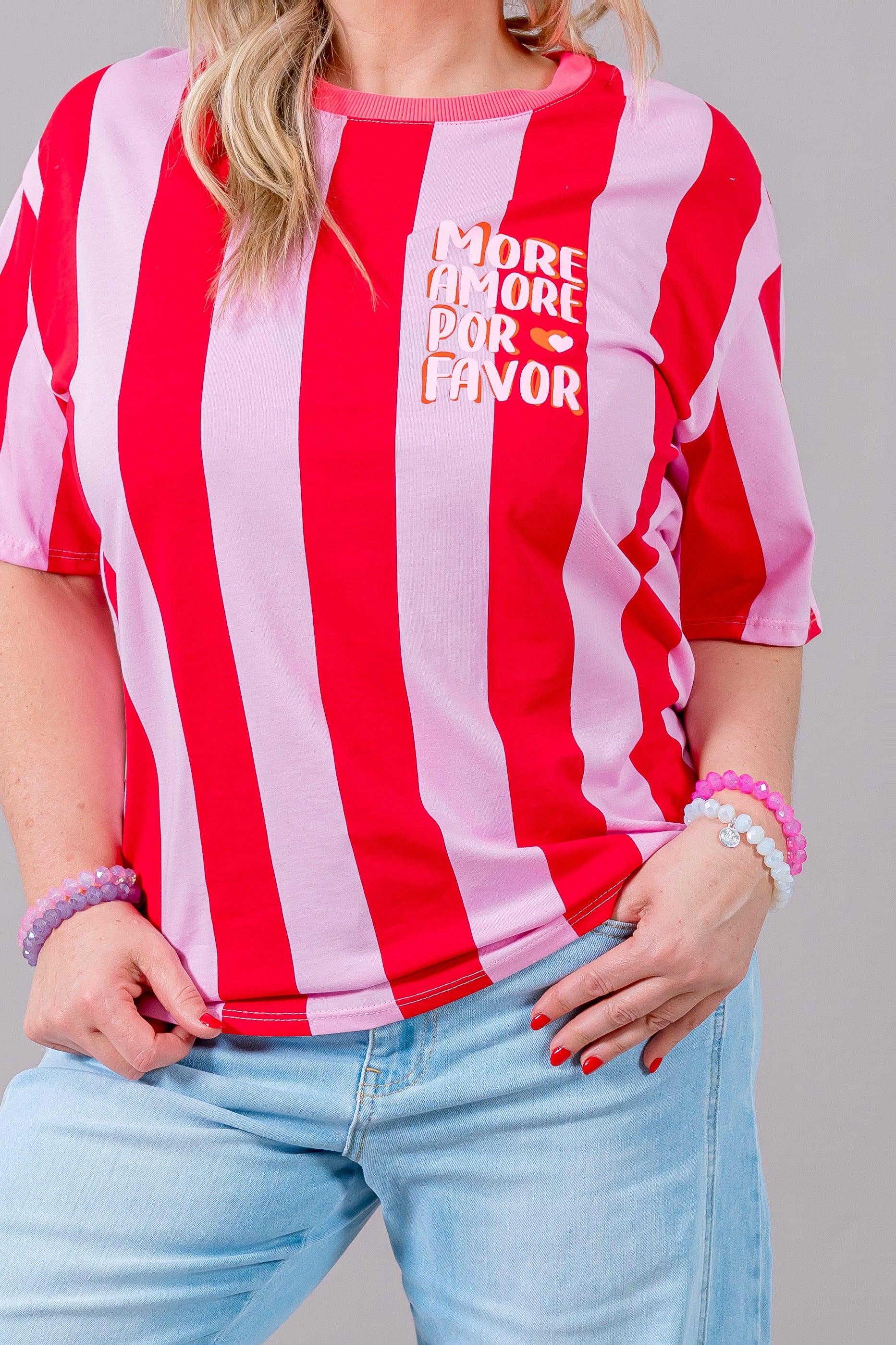 Gestreiftes T-Shirt "MORE AMORE POR FAVOR", rot/rosa