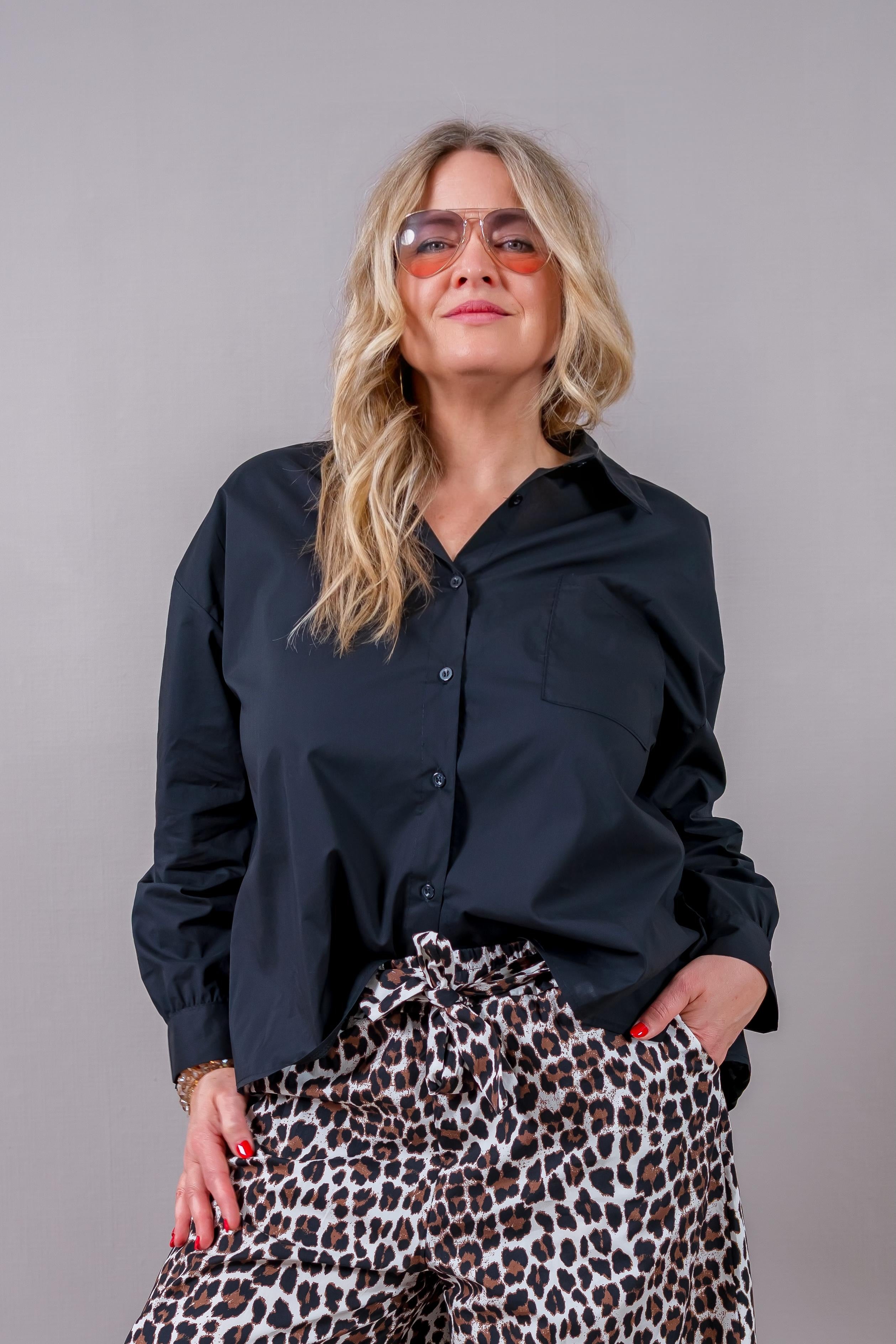 Bluse mit Plissee-Rücken, schwarz