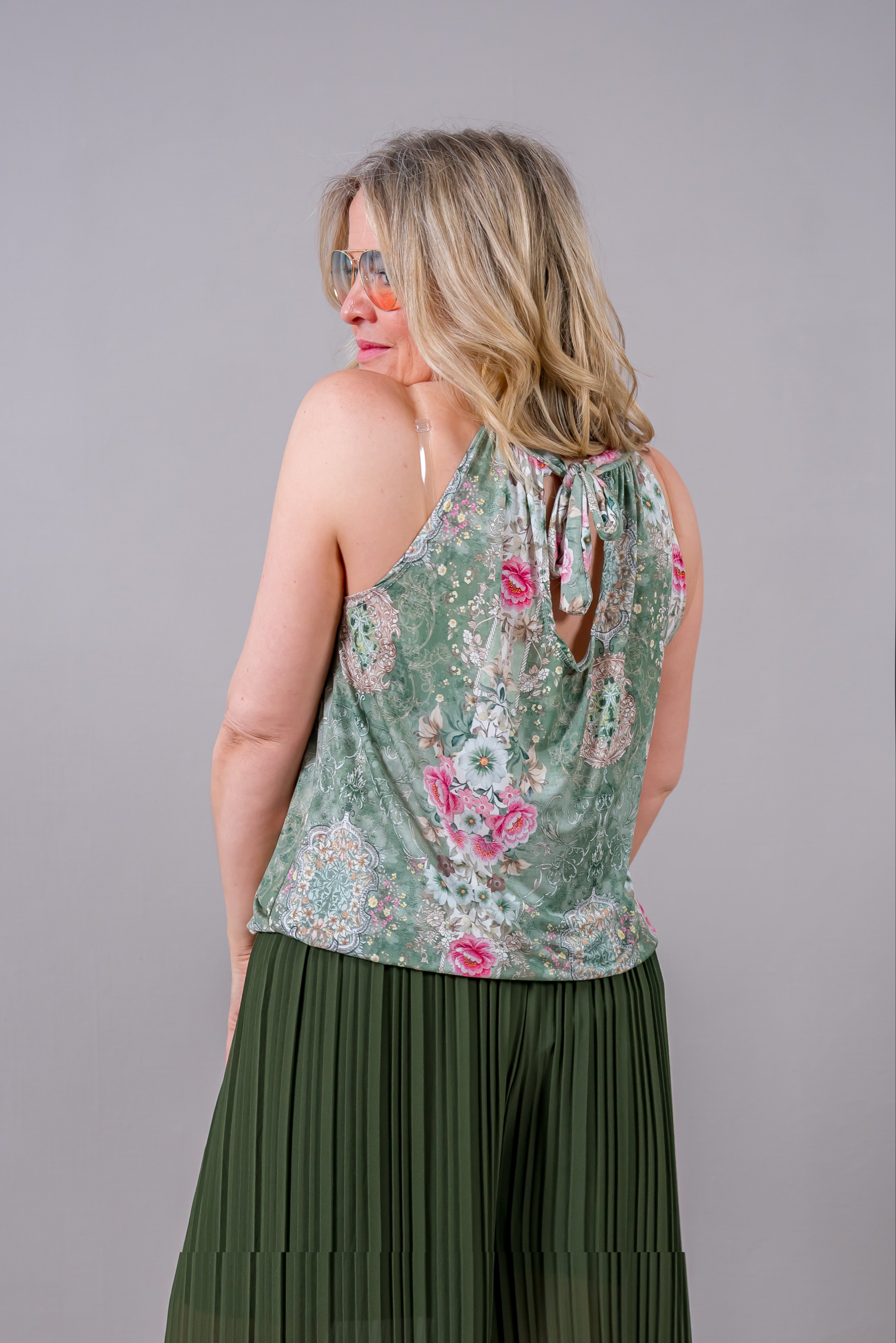 Neckholder-Top mit floralem Design, grün/rosa