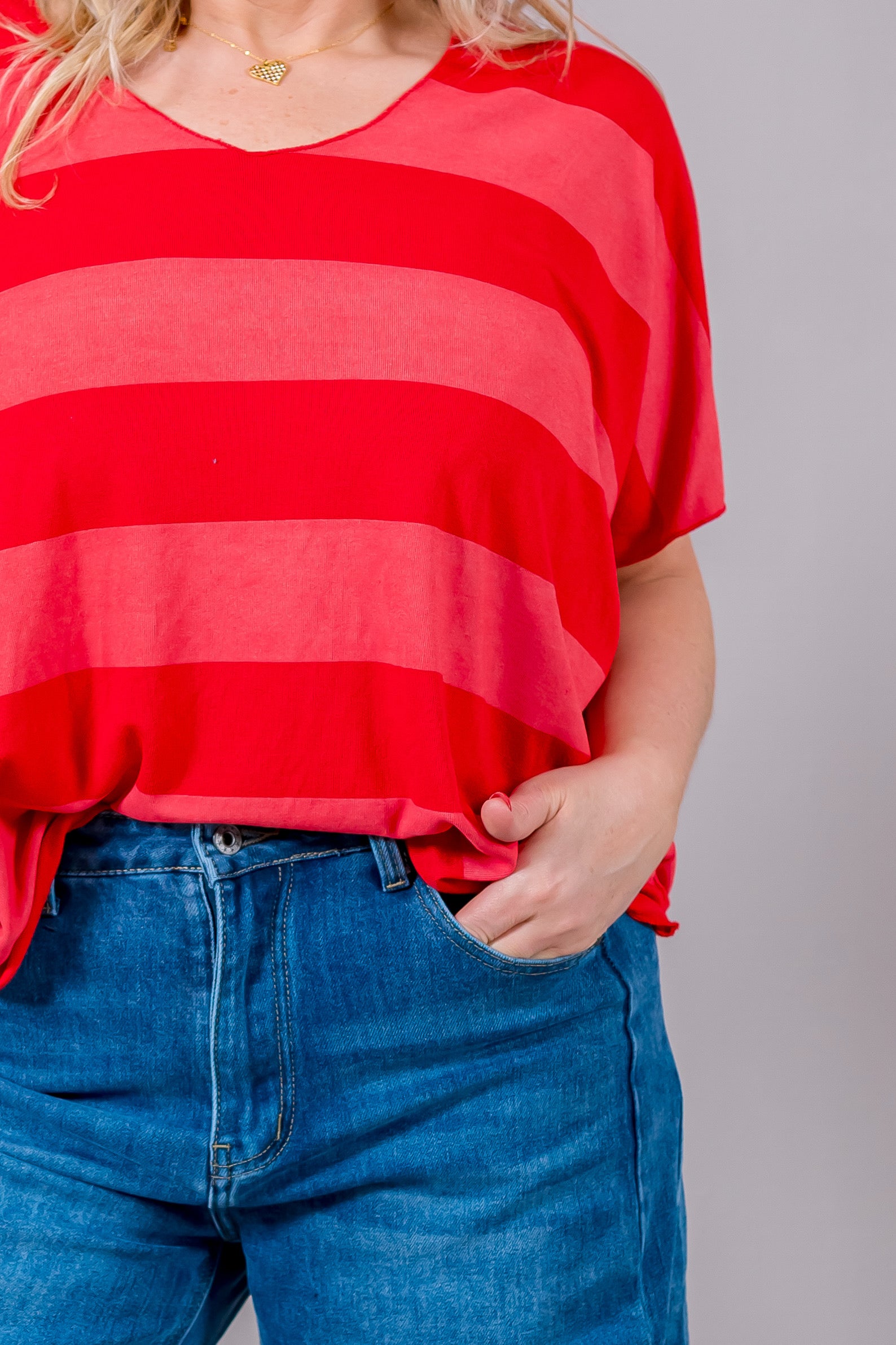 Fließendes Oversize Shirt mit Blockstreifen in Rottönen