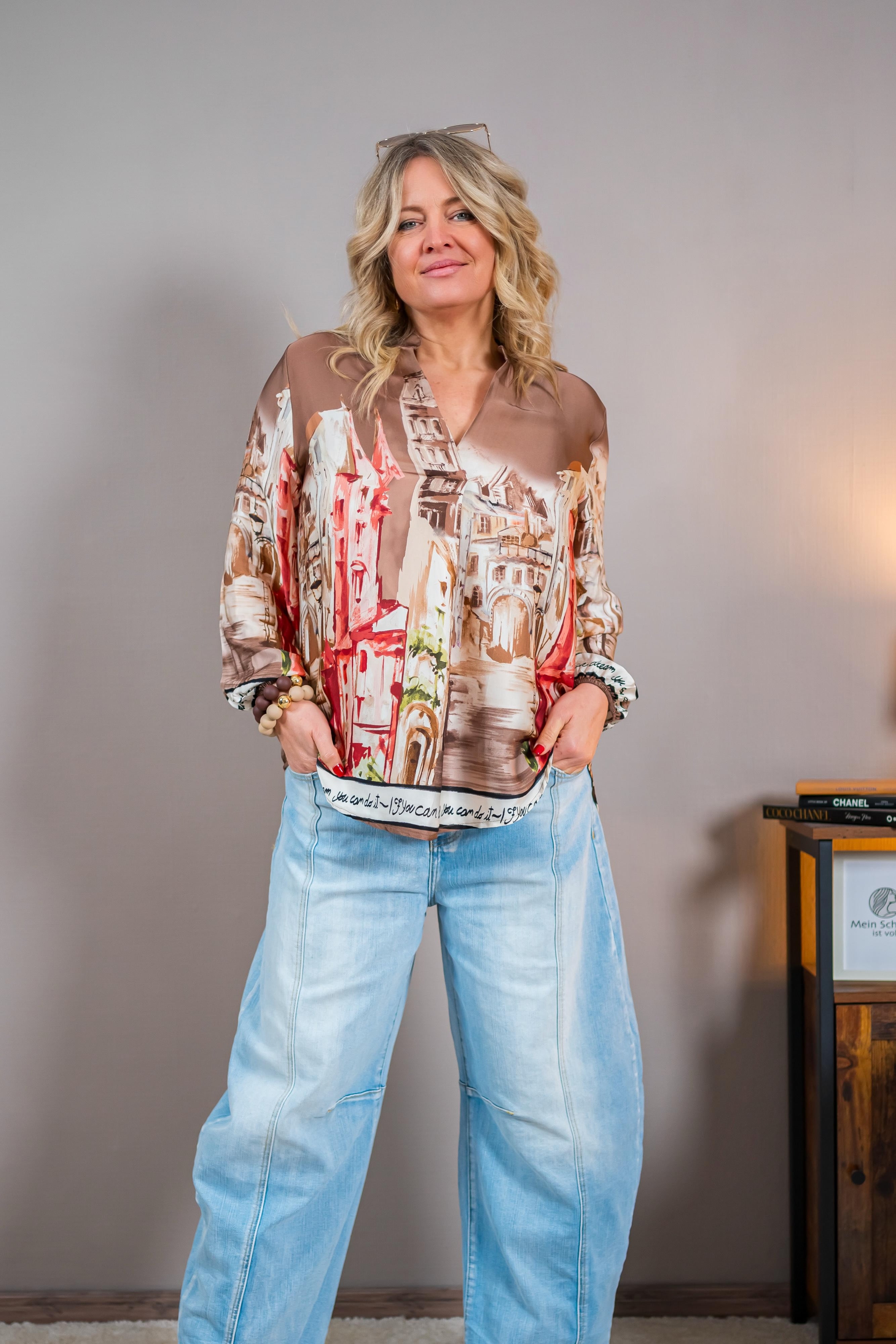 Viskosebluse mit City-Print, beige