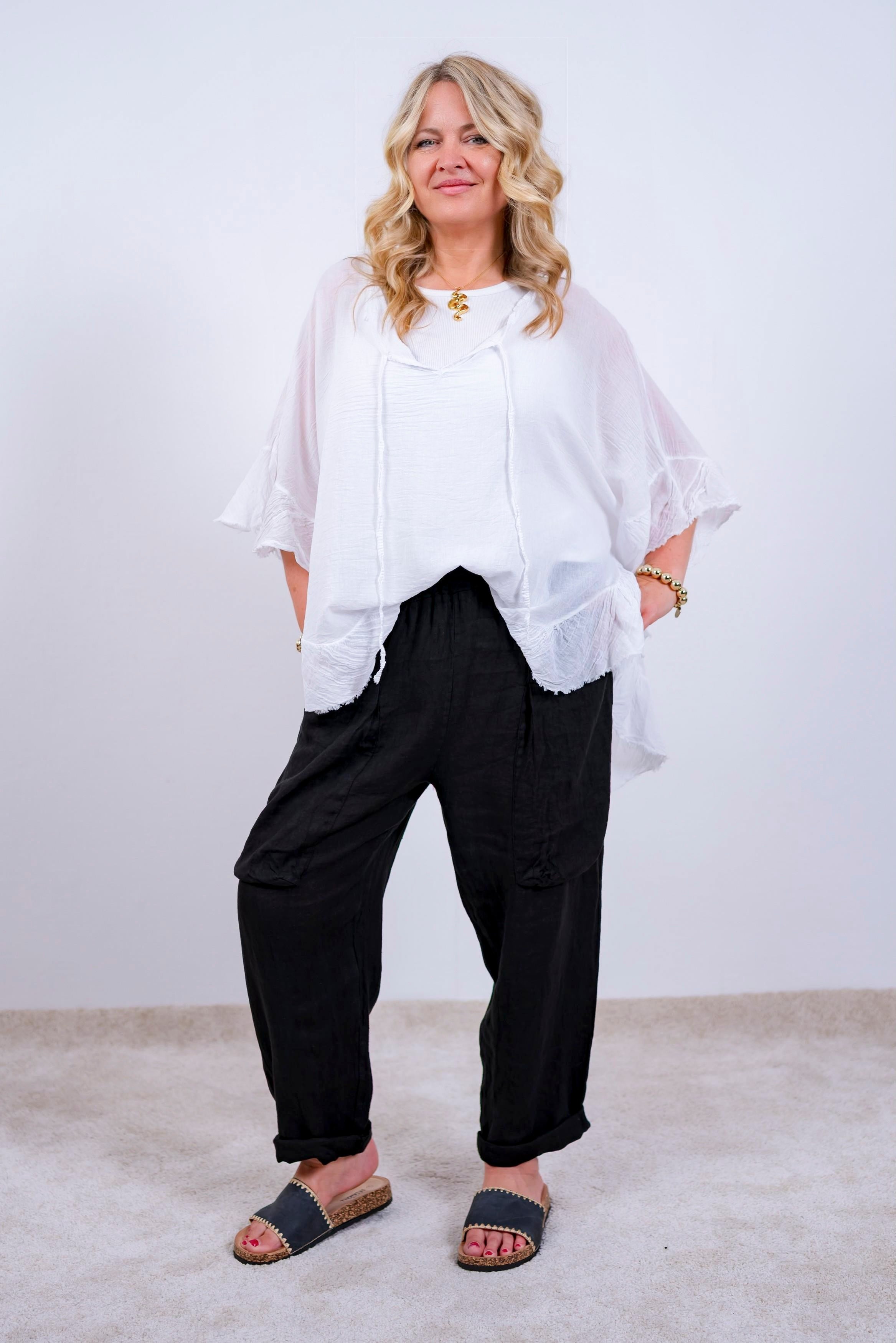 Volant-Bluse mit ausgefransten Saum, weiß