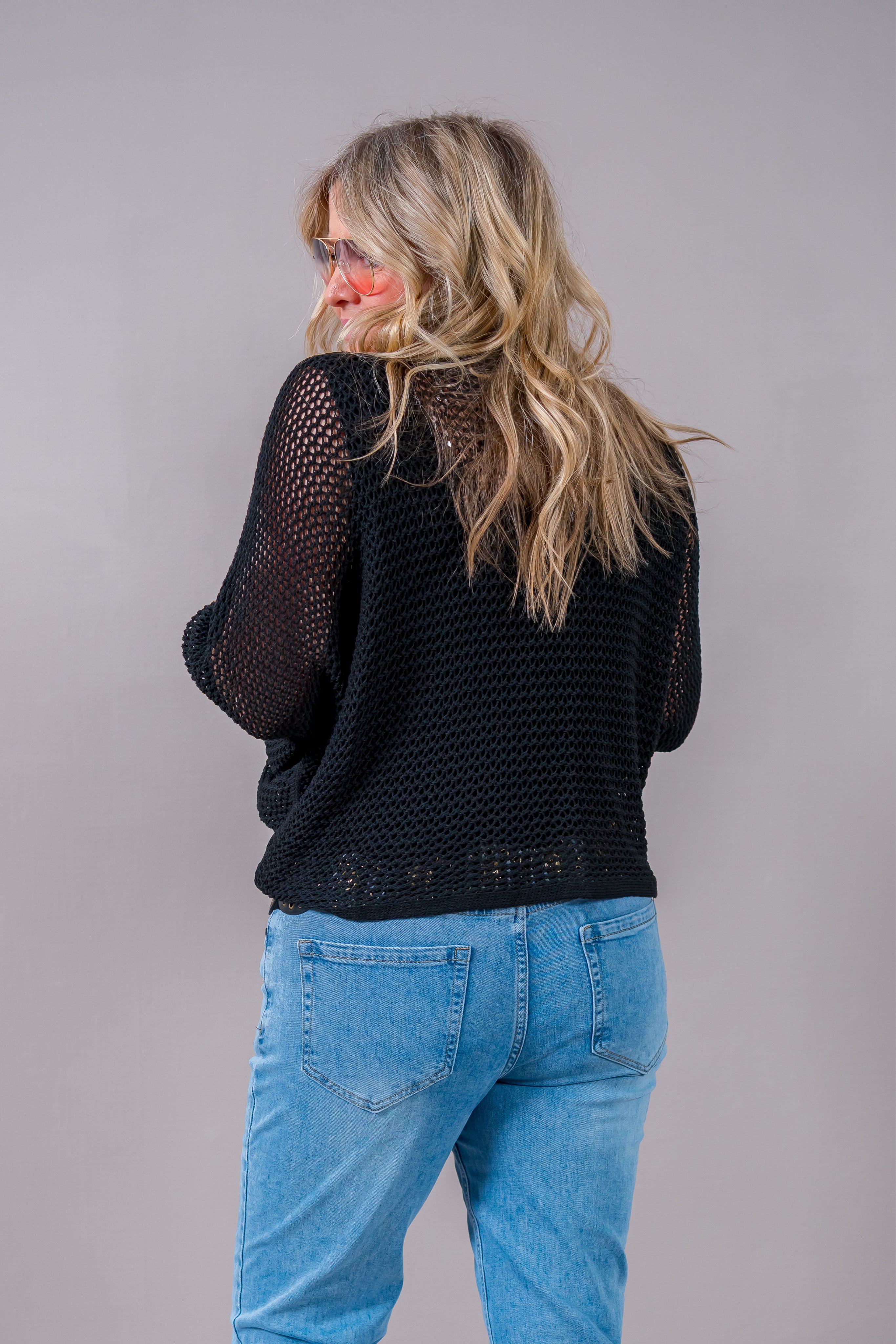 Lochstrick-Pullover mit elegantem Raffband, schwarz