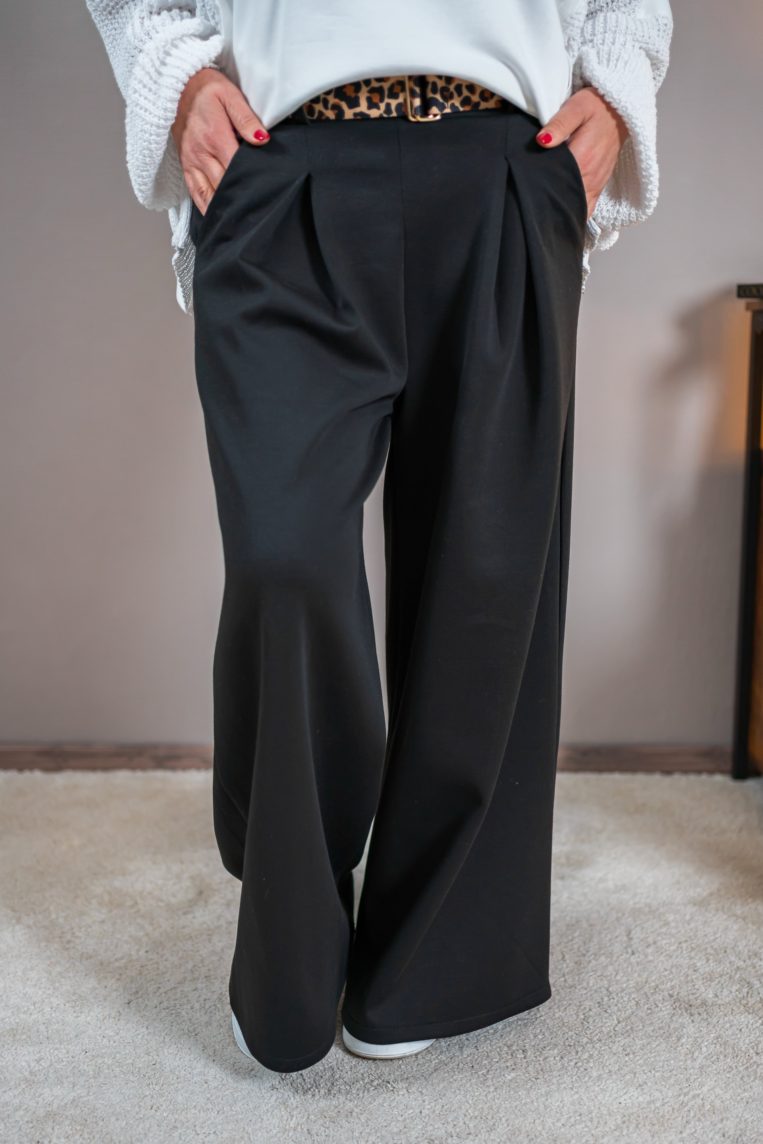 Jerseyhose mit Bundfalte, schwarz