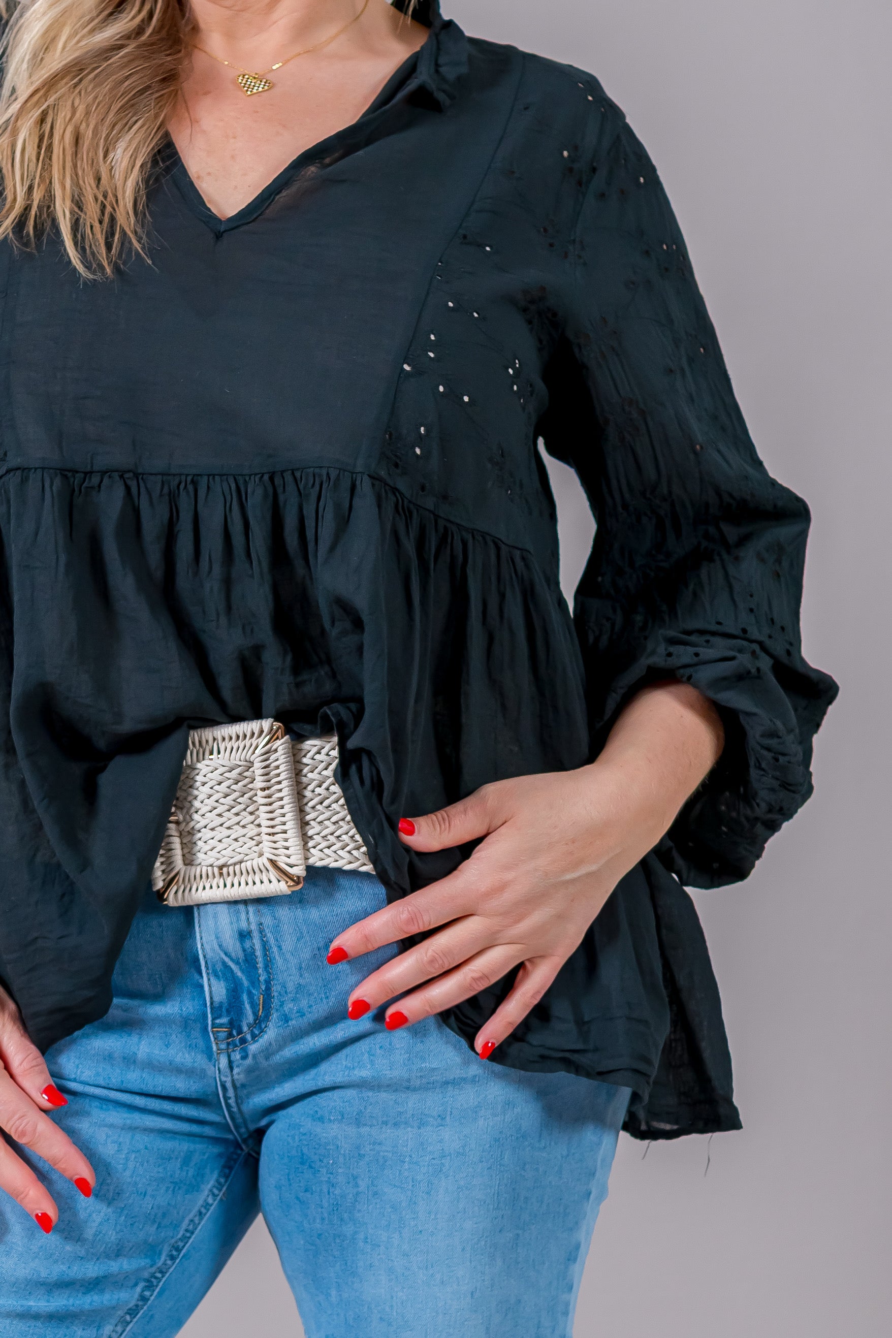 Romantische Boho-Bluse mit Lochstickerei & Rüschen, schwarz