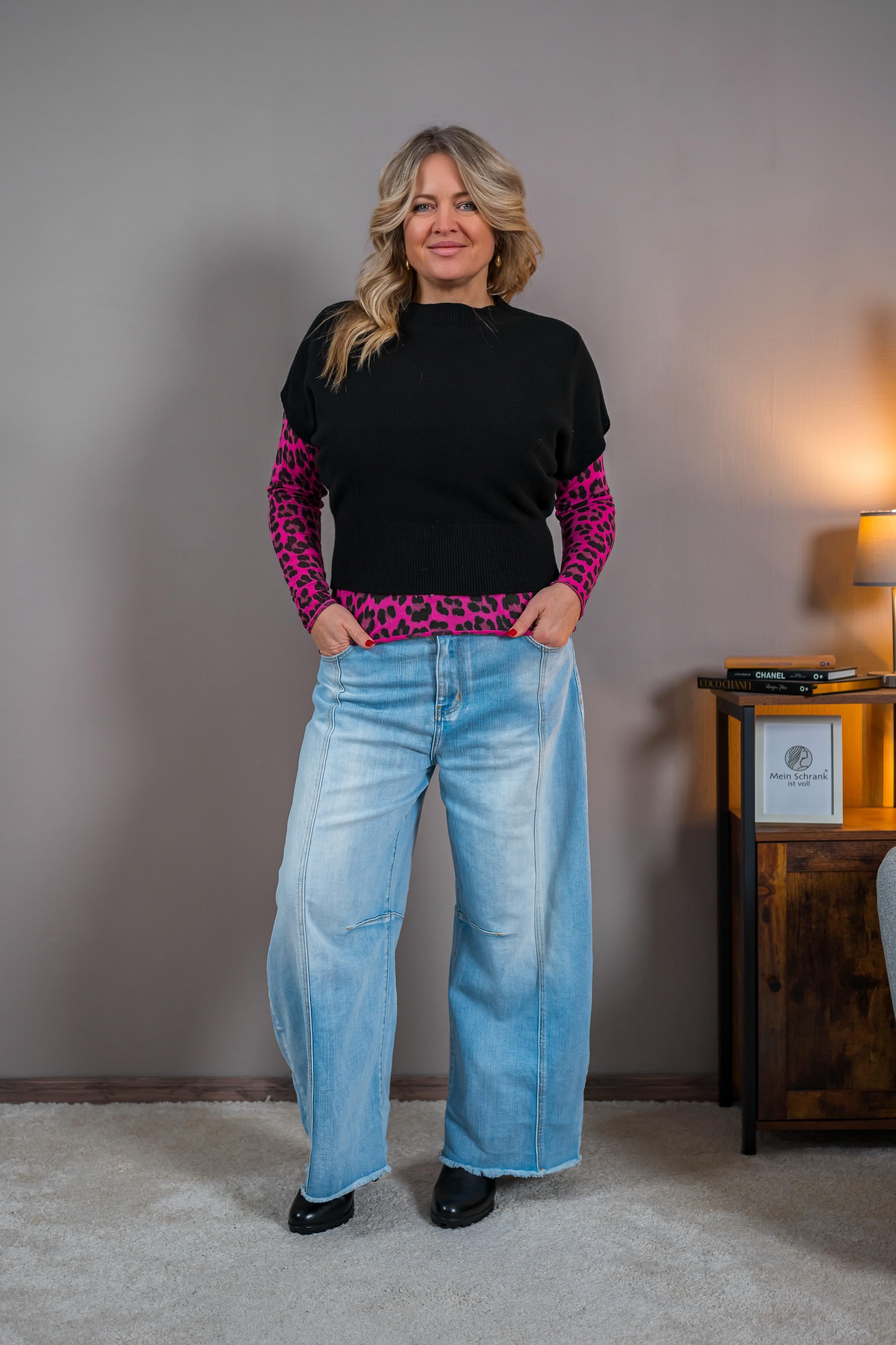 Kurzer Feinstrickpullover, schwarz