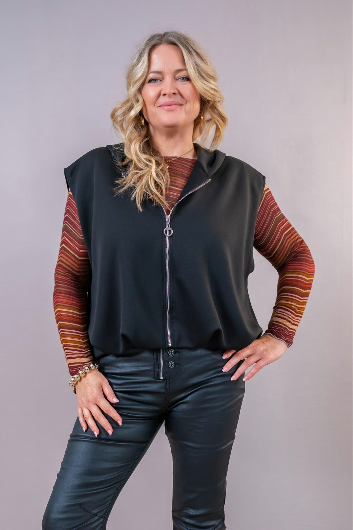 Lässige Kapuzenweste "Urban Style", schwarz