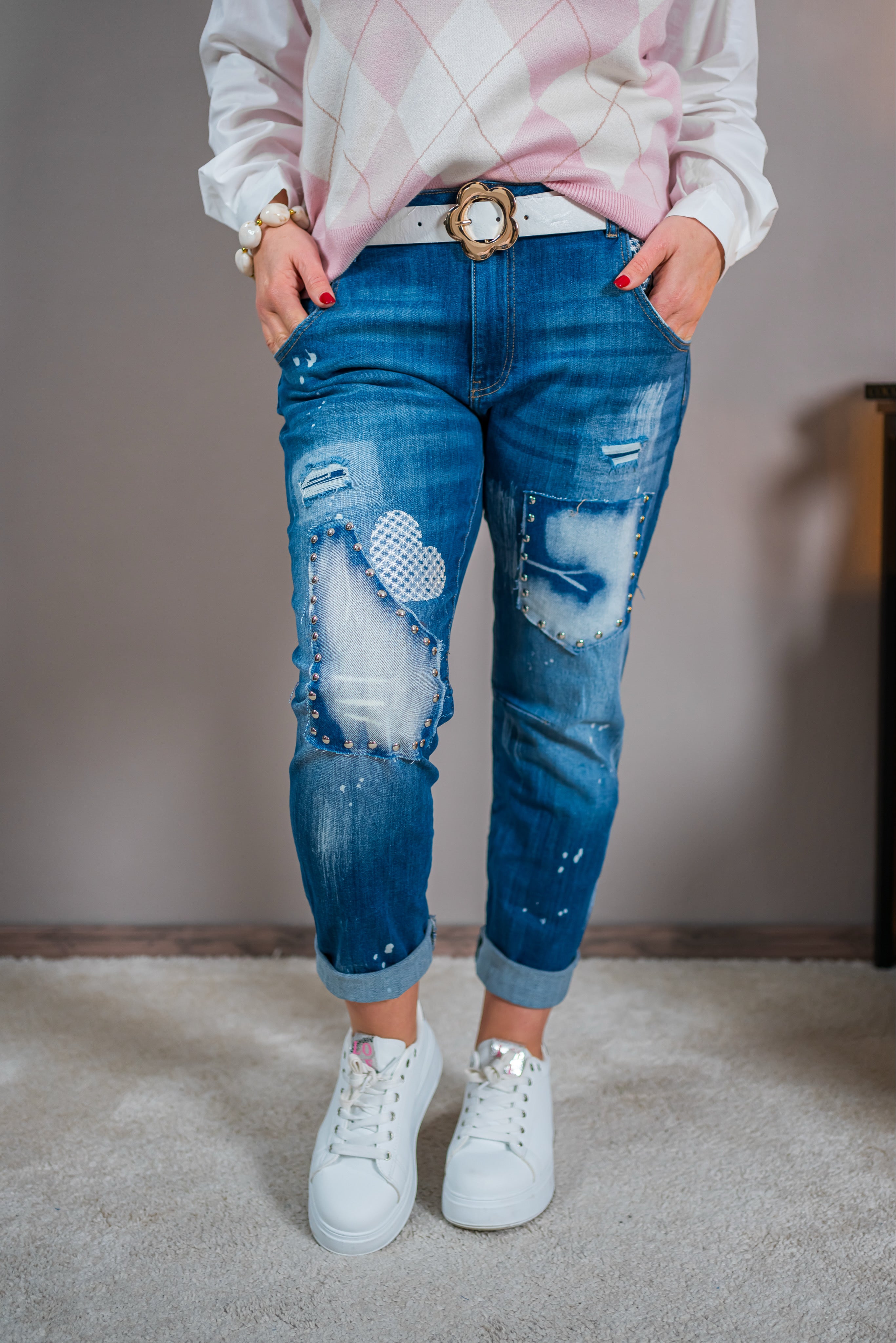Jeans im Destroyed-Look mit Nieten, blau