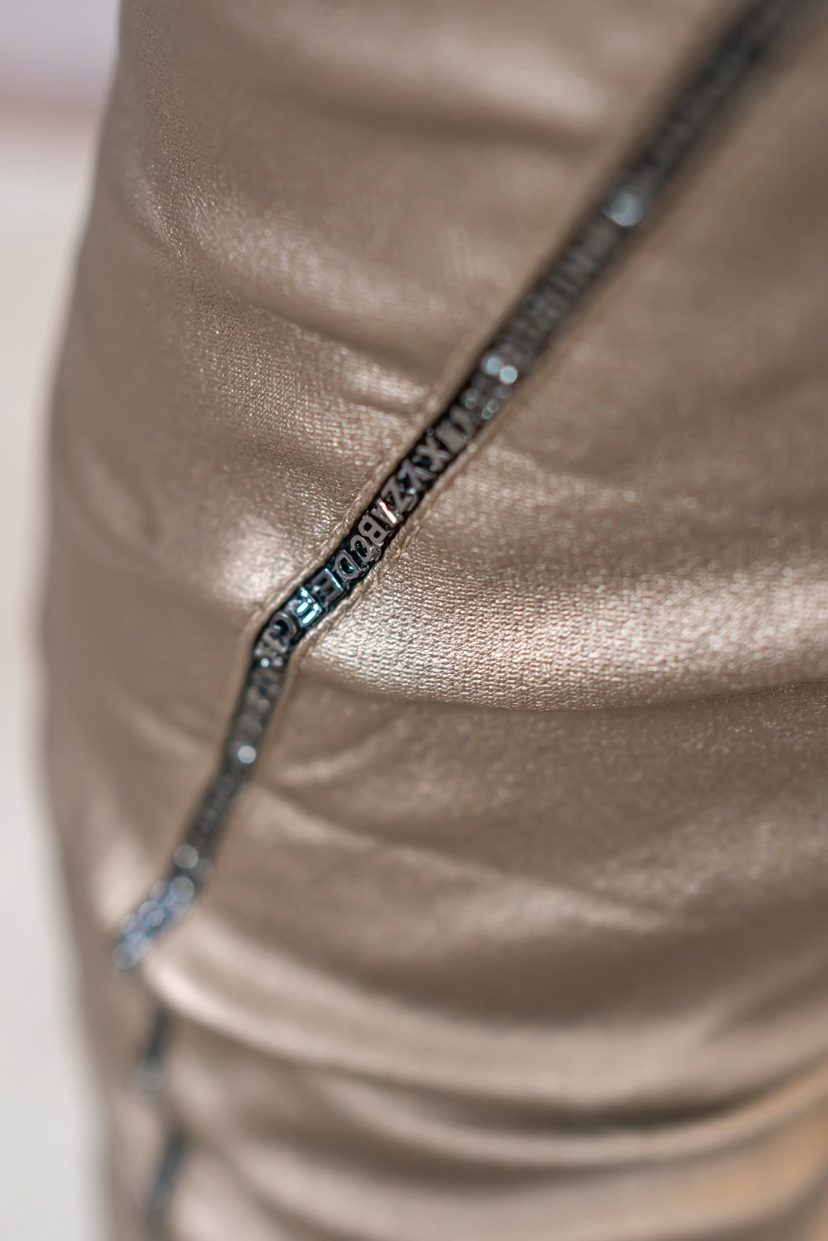 Stretchhose in Lederoptik, metallic-taupe