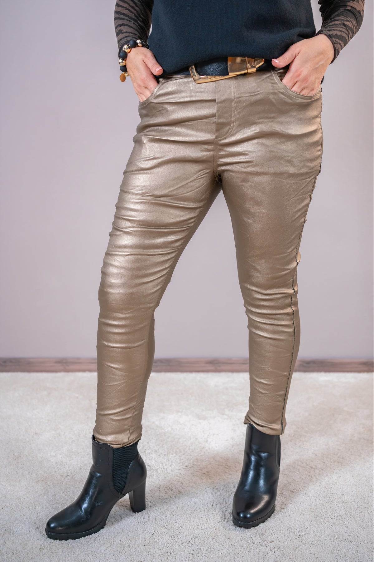 Stretchhose in Lederoptik, metallic-taupe