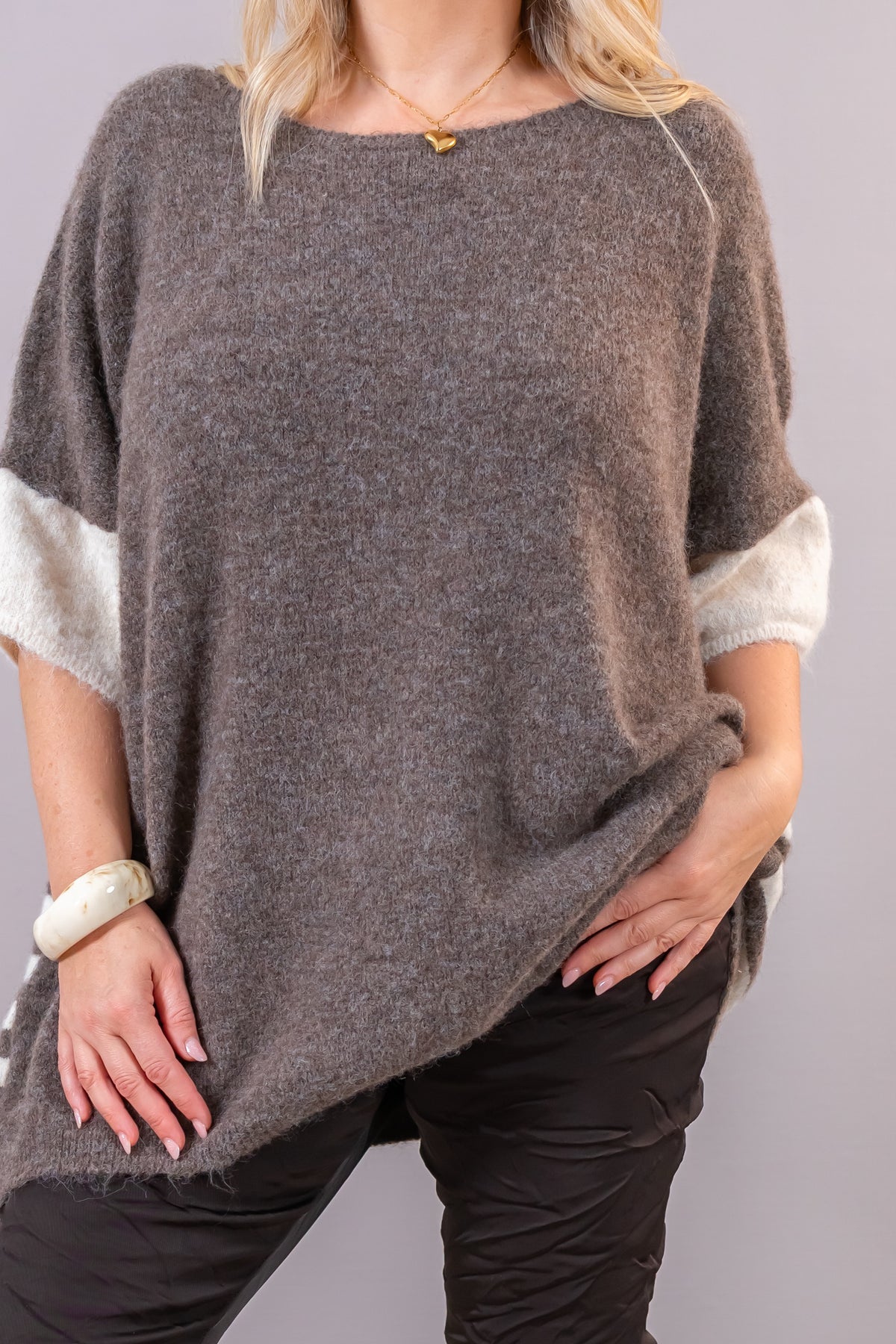 Oversize Strickpullover mit Streifen-Rückseite, taupe/creme