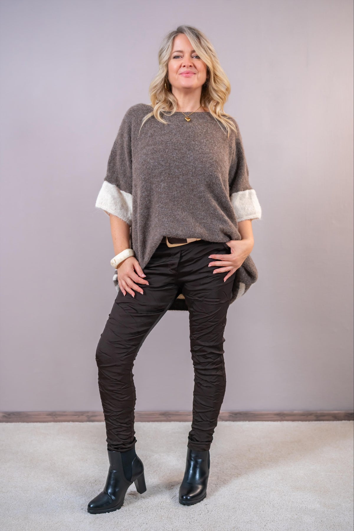 Oversize Strickpullover mit Streifen-Rückseite, taupe/creme