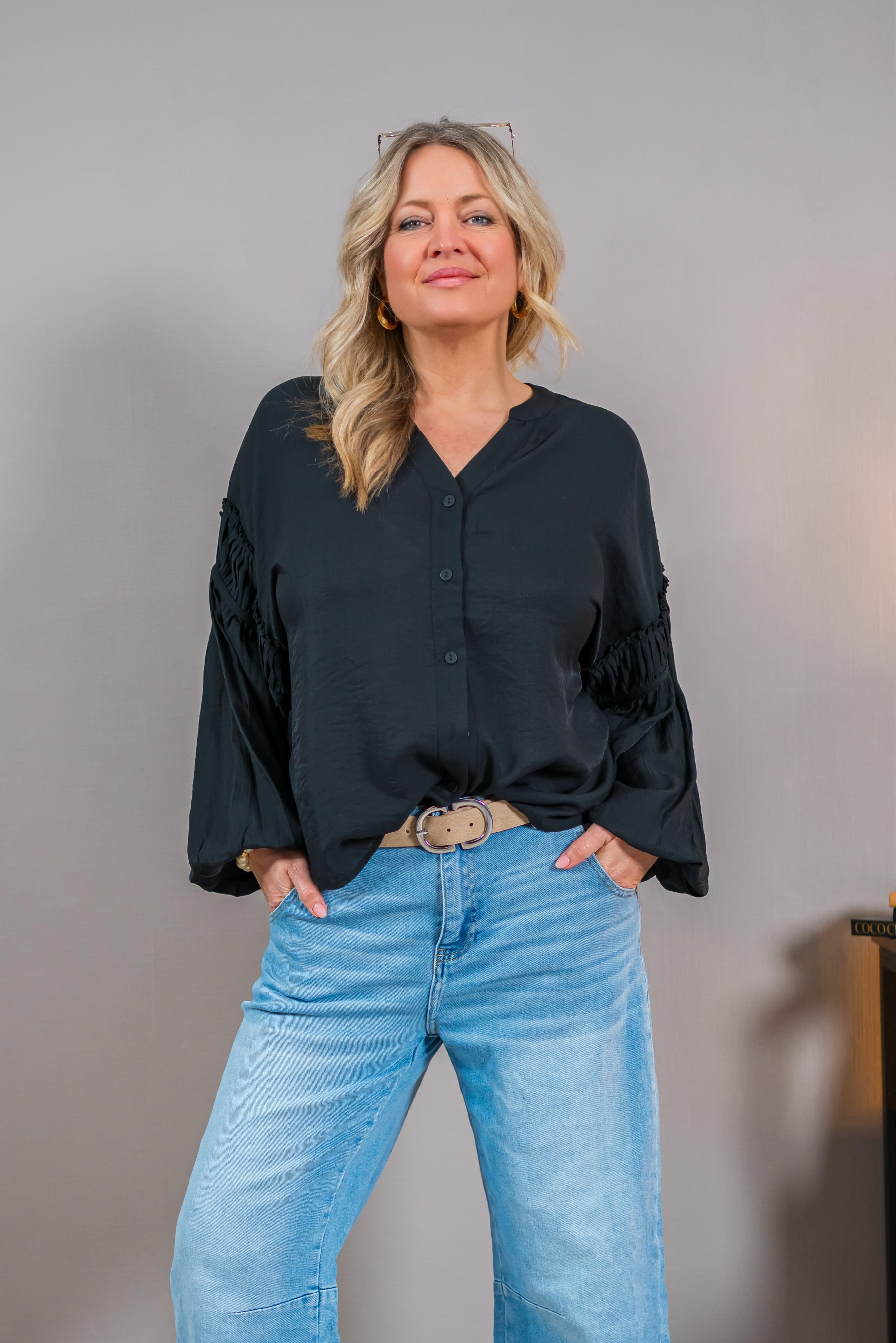 Leichte Bluse mit Ballonärmeln, schwarz