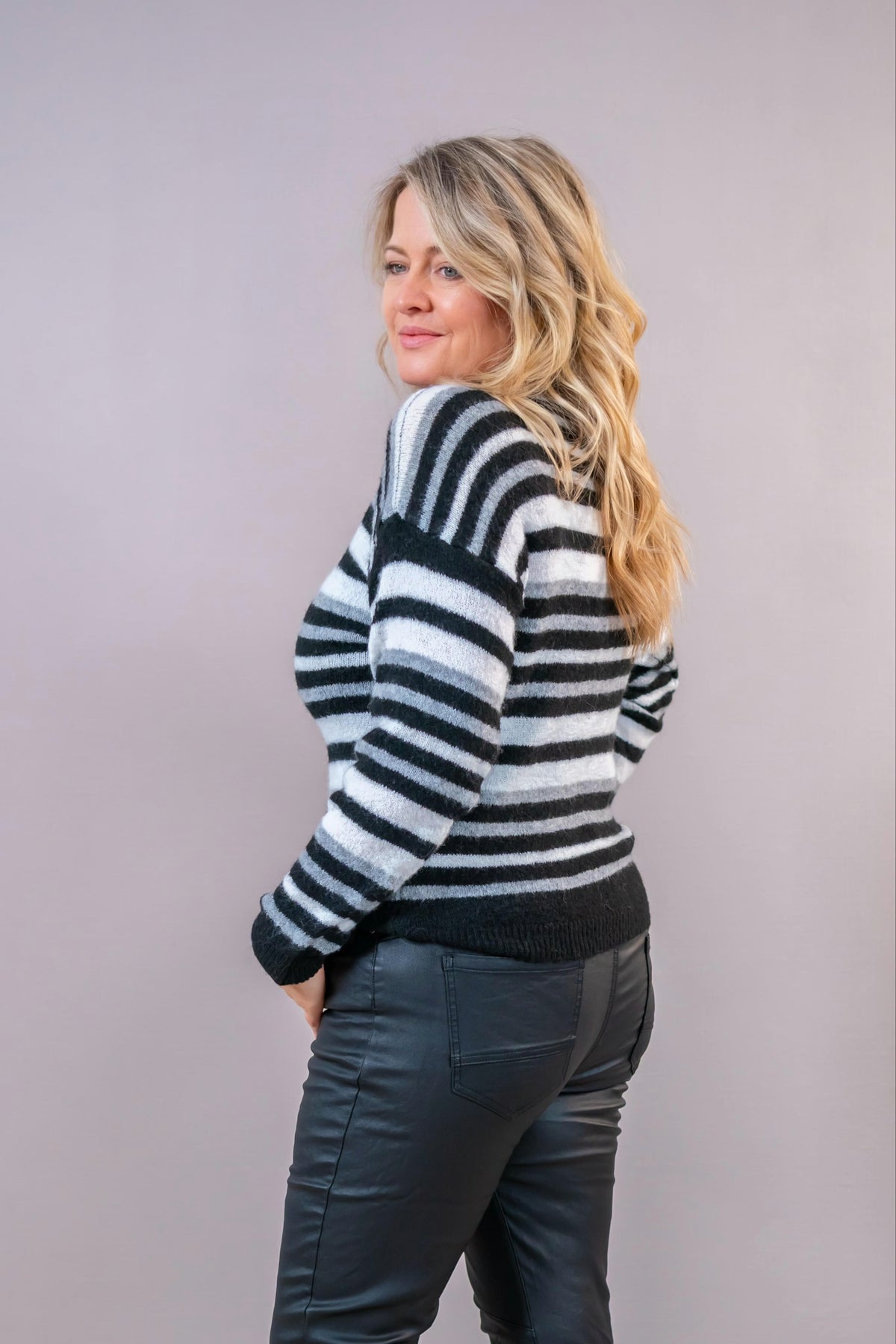 Kuscheliger Strickpullover, schwarz/weiß/grau
